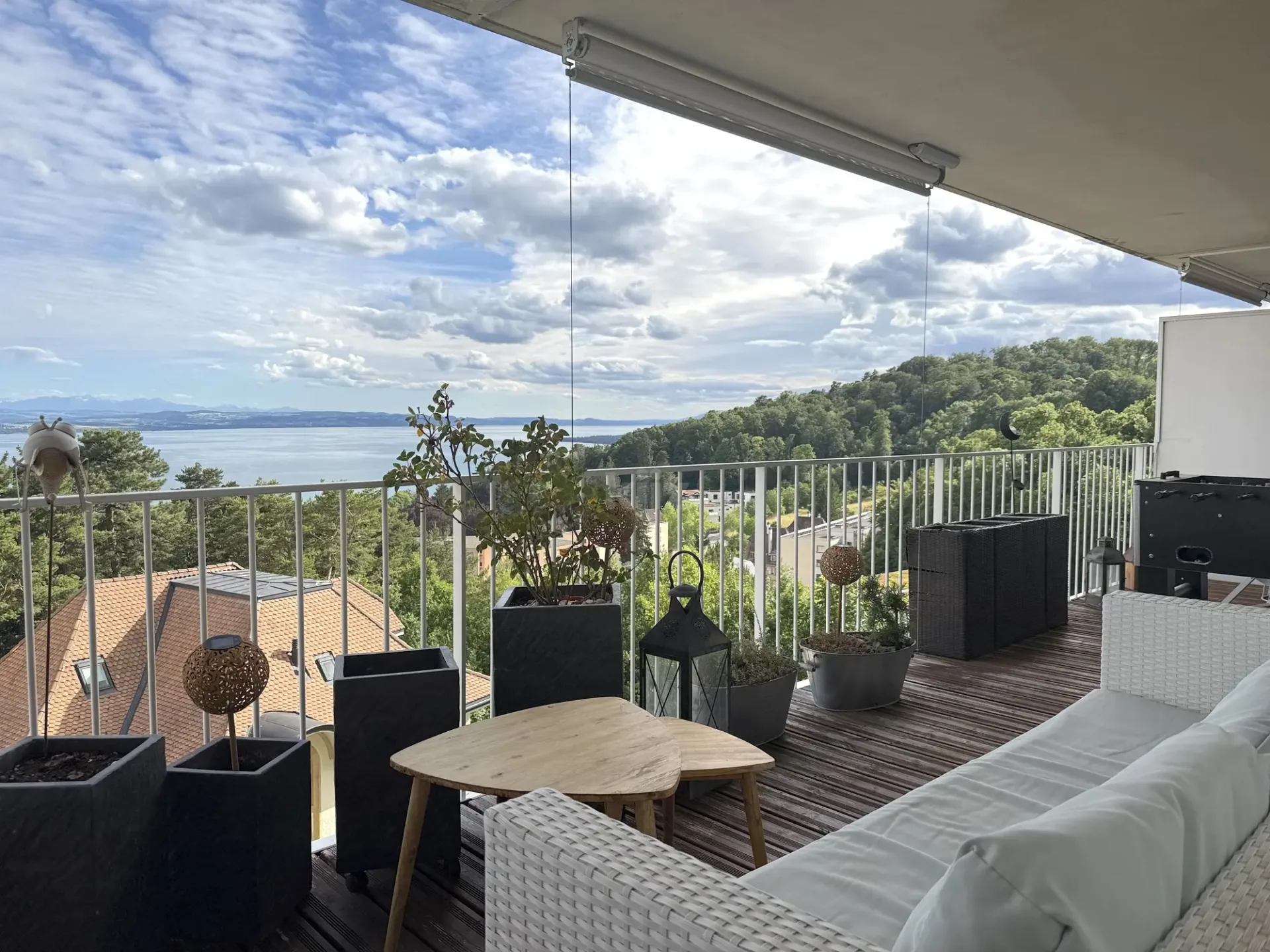 Schönes Apartment mit Panoramablick auf den See