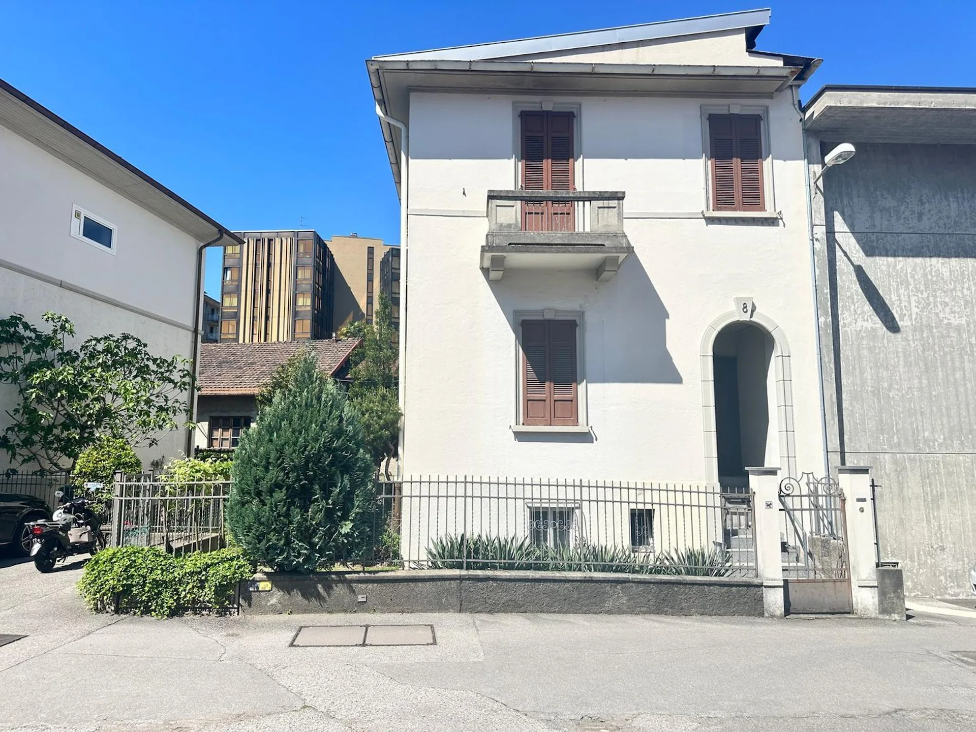 Geräumiges Einfamilienhaus mit Garten in ruhiger Wohngegend