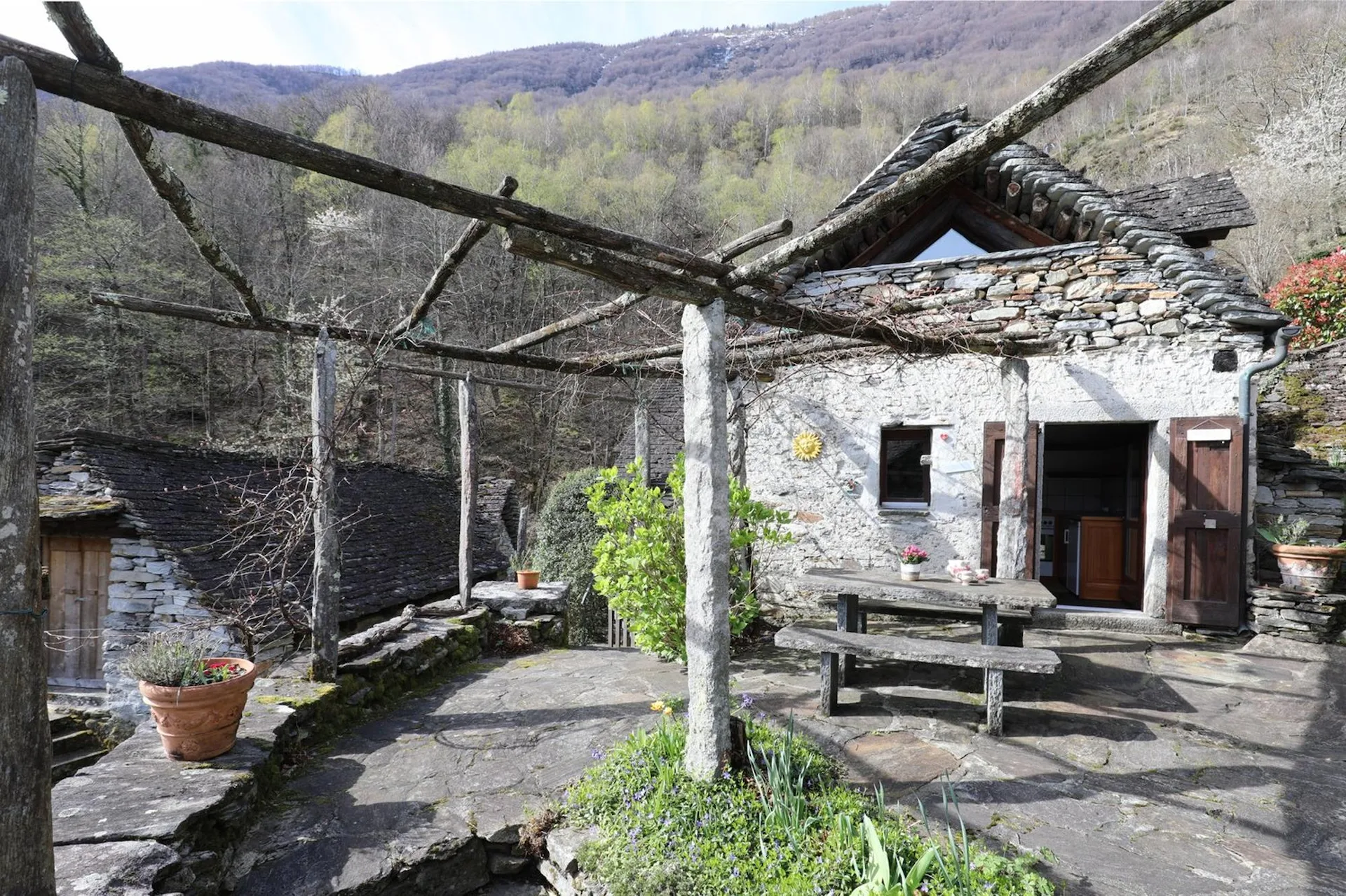 Molto bello rustico con vista sulle montagne nel Maggiatal
