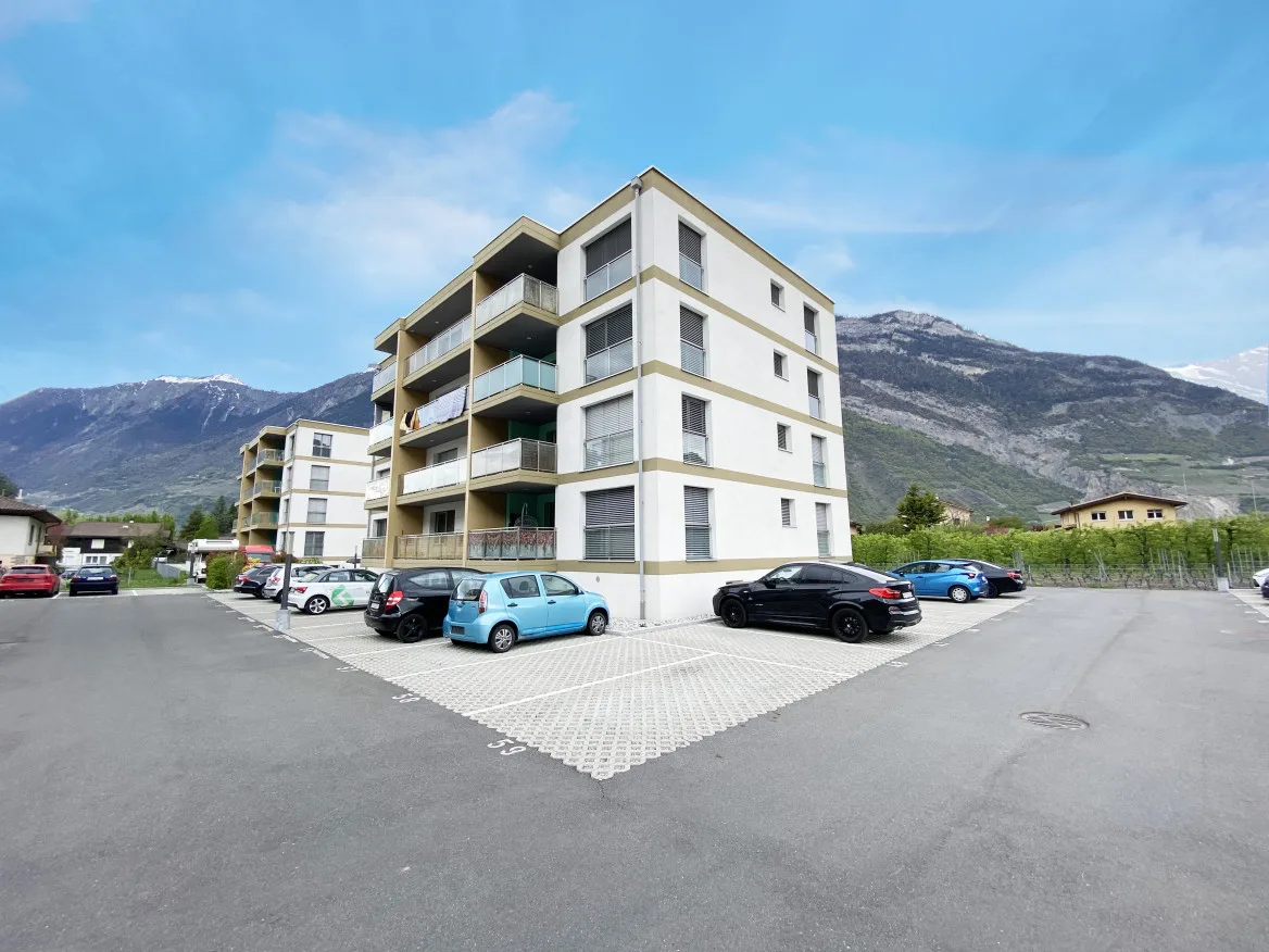 Magnifico attico di 3.5 locali con vista sulle Alpi a Saxon