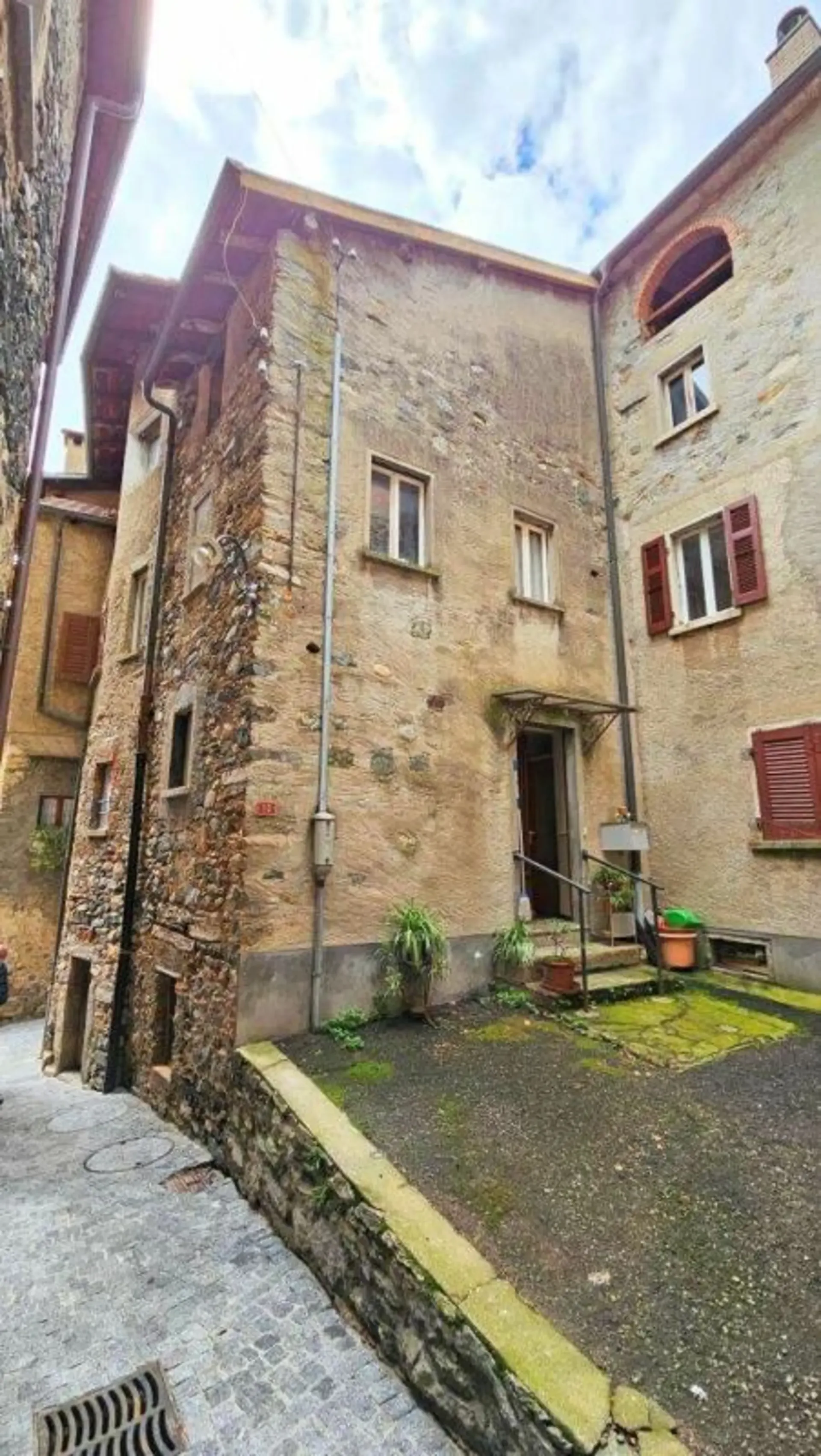 Tessiner Haus im Ortskern von Sonvico