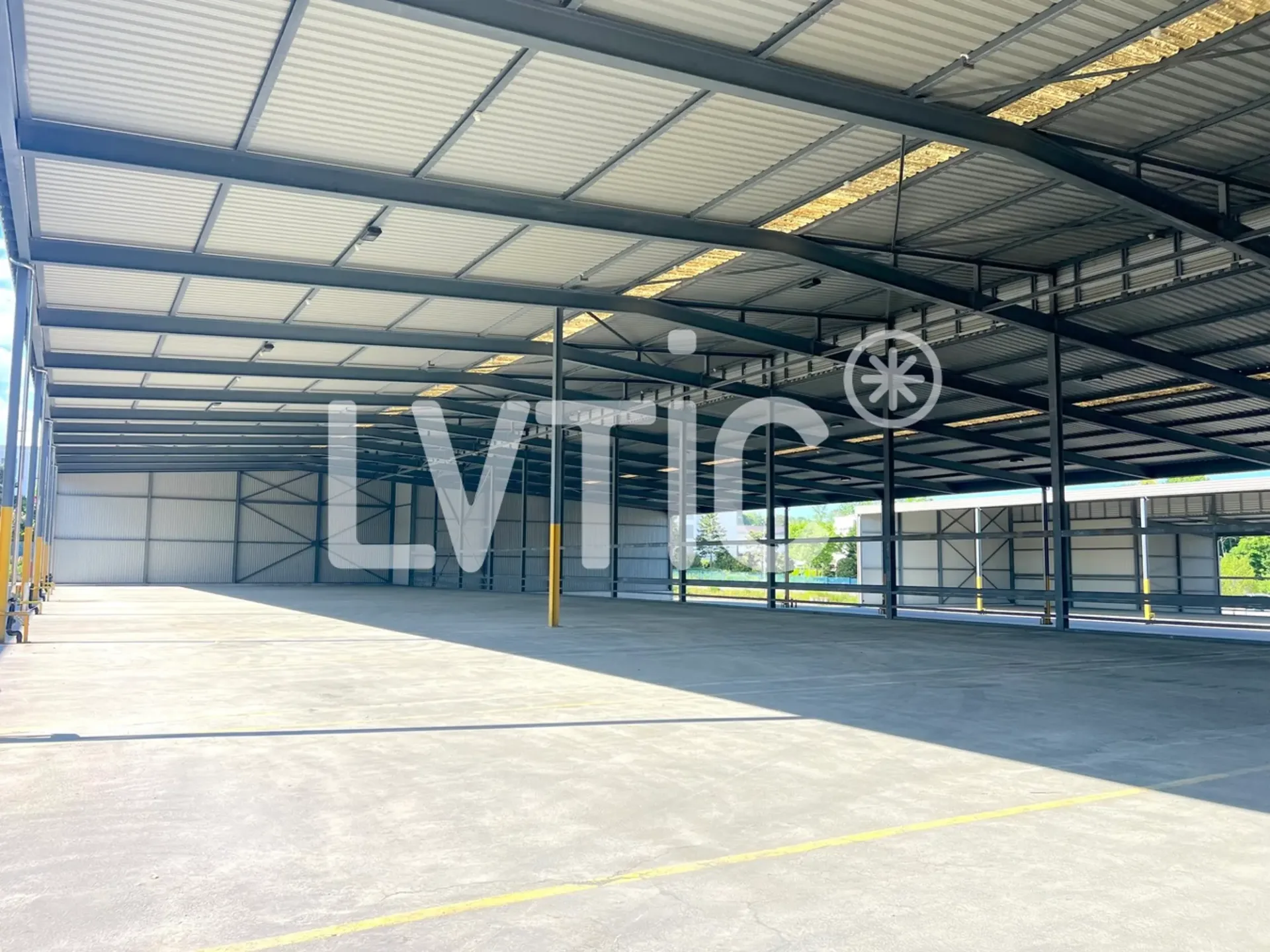 Lagerhalle ab 1000 m2 zu vermieten in St Prex