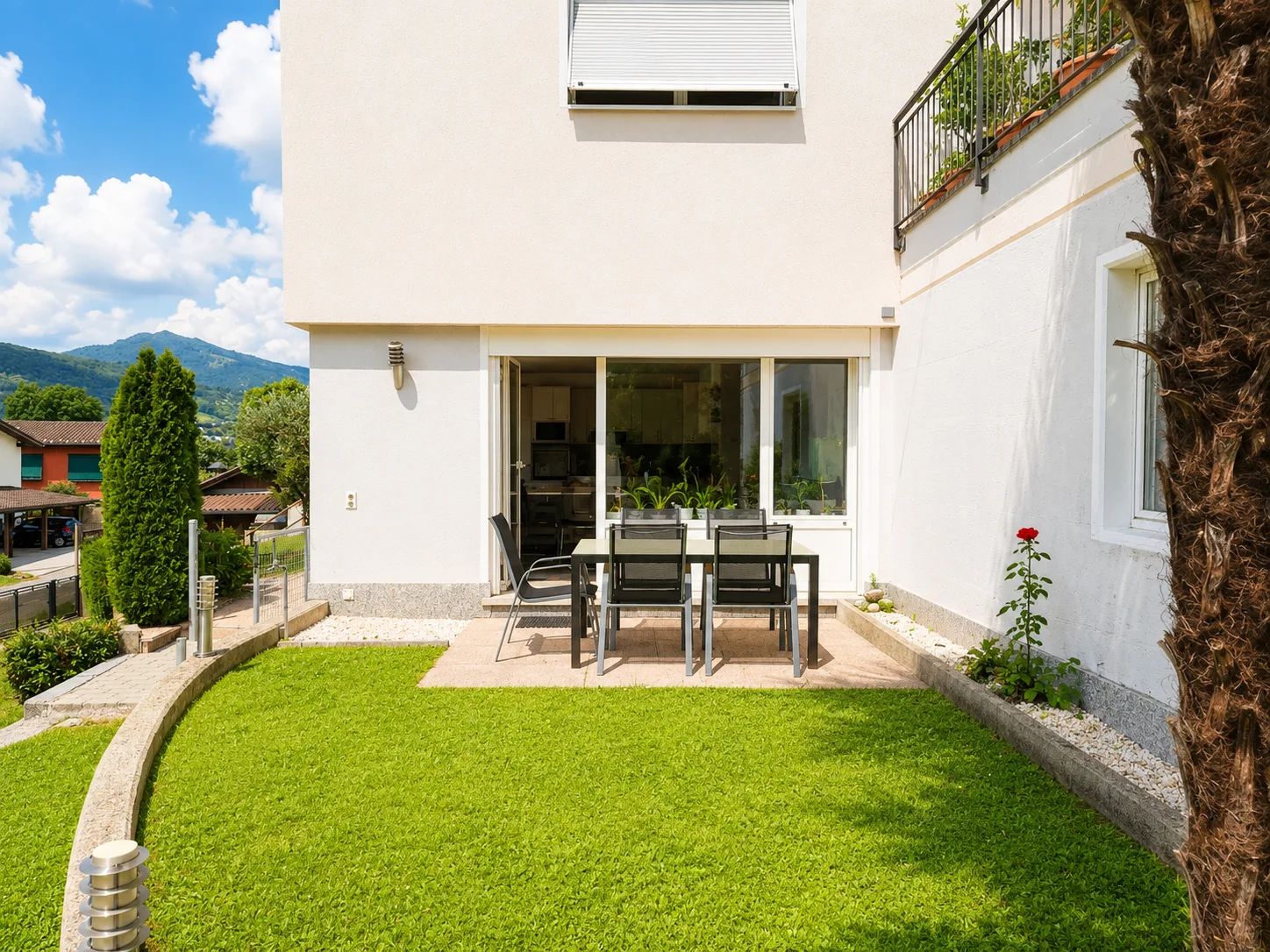 3.5-room apartment with large garden in Davesco