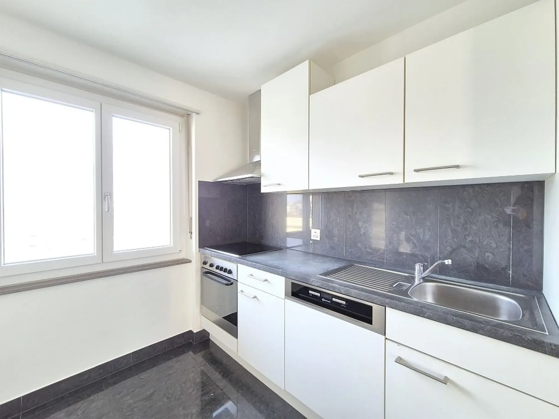 4-ZImmerwohnung, 4. Stock rechts
