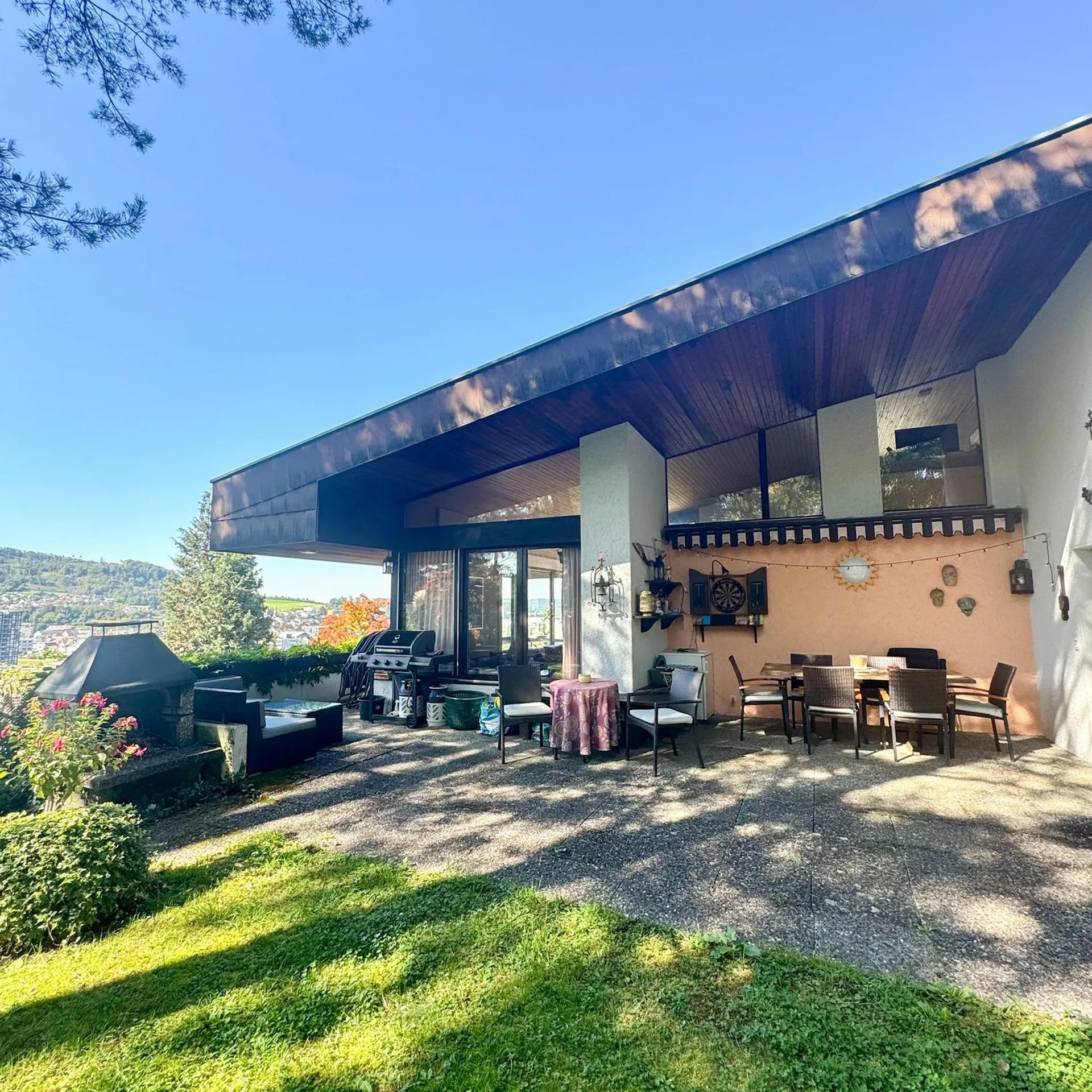 6.5-Zimmer Einfamilienhaus mit Panoramablick und Gartenparadies