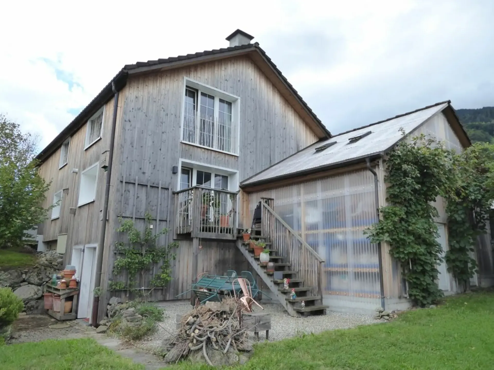 5-Zimmer-Einfamilienhaus mit angebautem Schopf und grosszügigem Umschwung