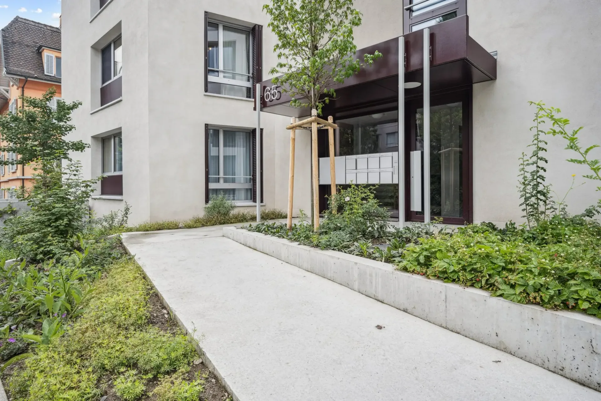 Appartement de 2,5 pièces élégant avec terrasse à Zürich-Höngg