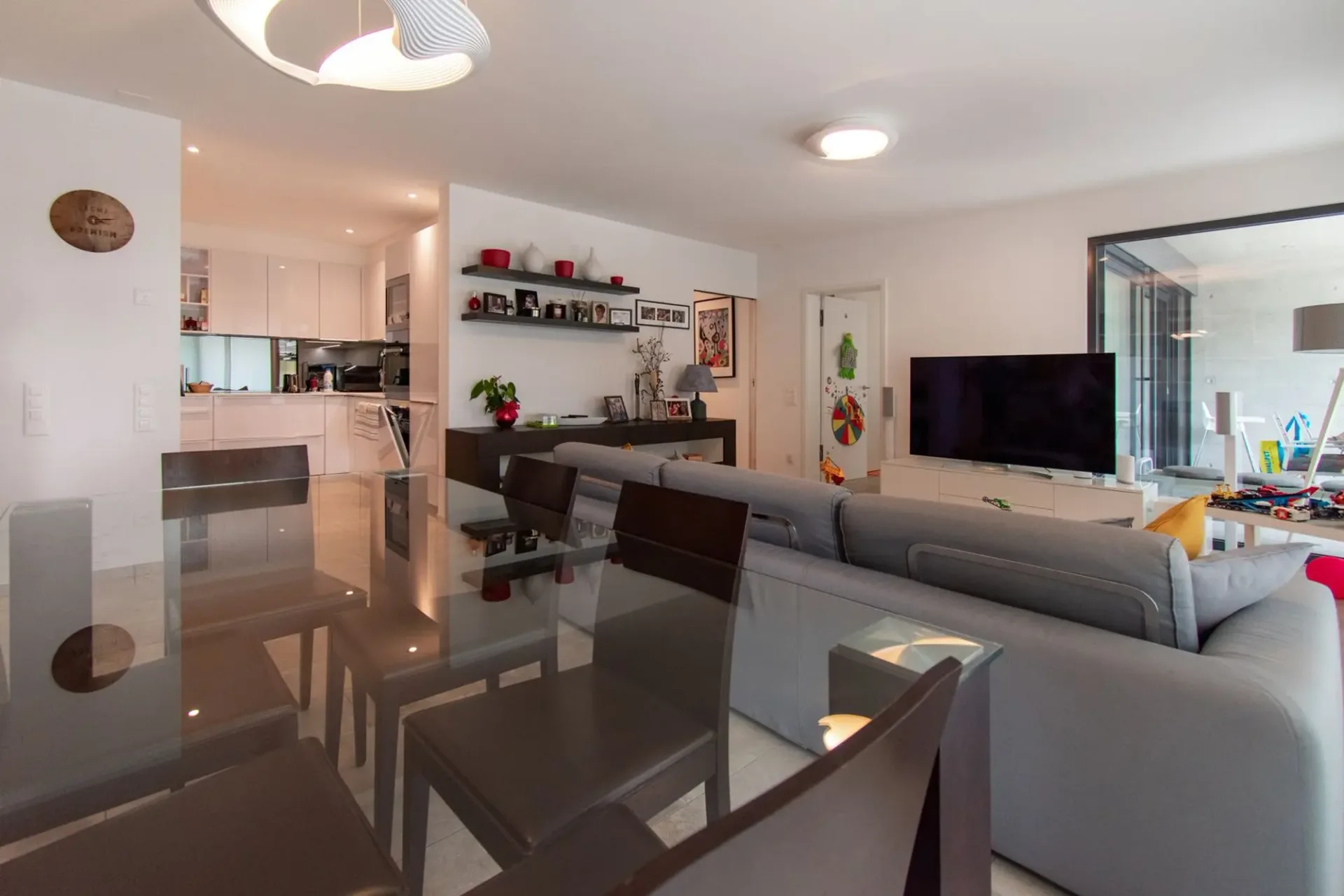 AMPIO APPARTAMENTO CON TERRAZZA COPERTA