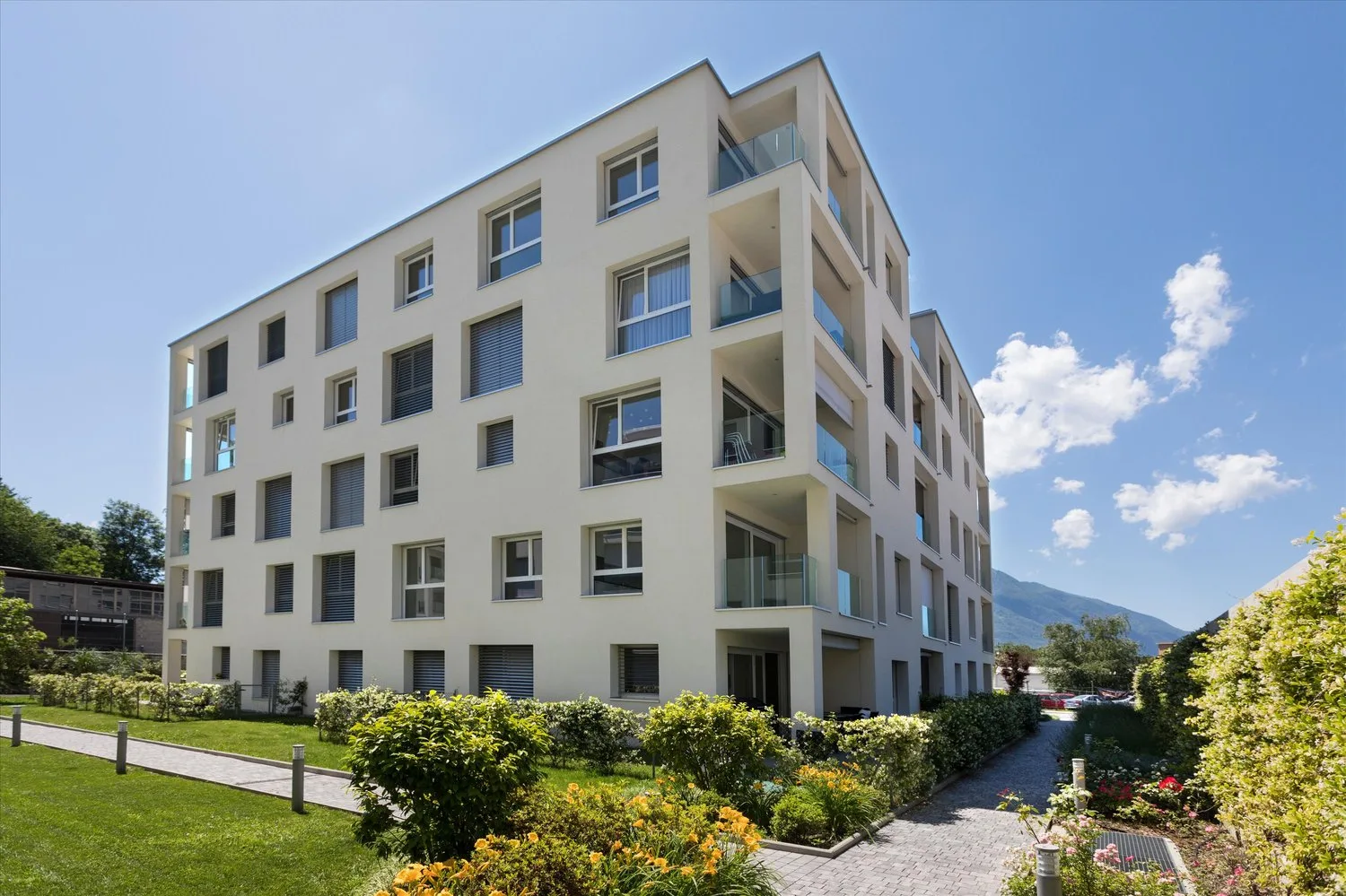 Gordola: modern and practical 3.5 rooms to live