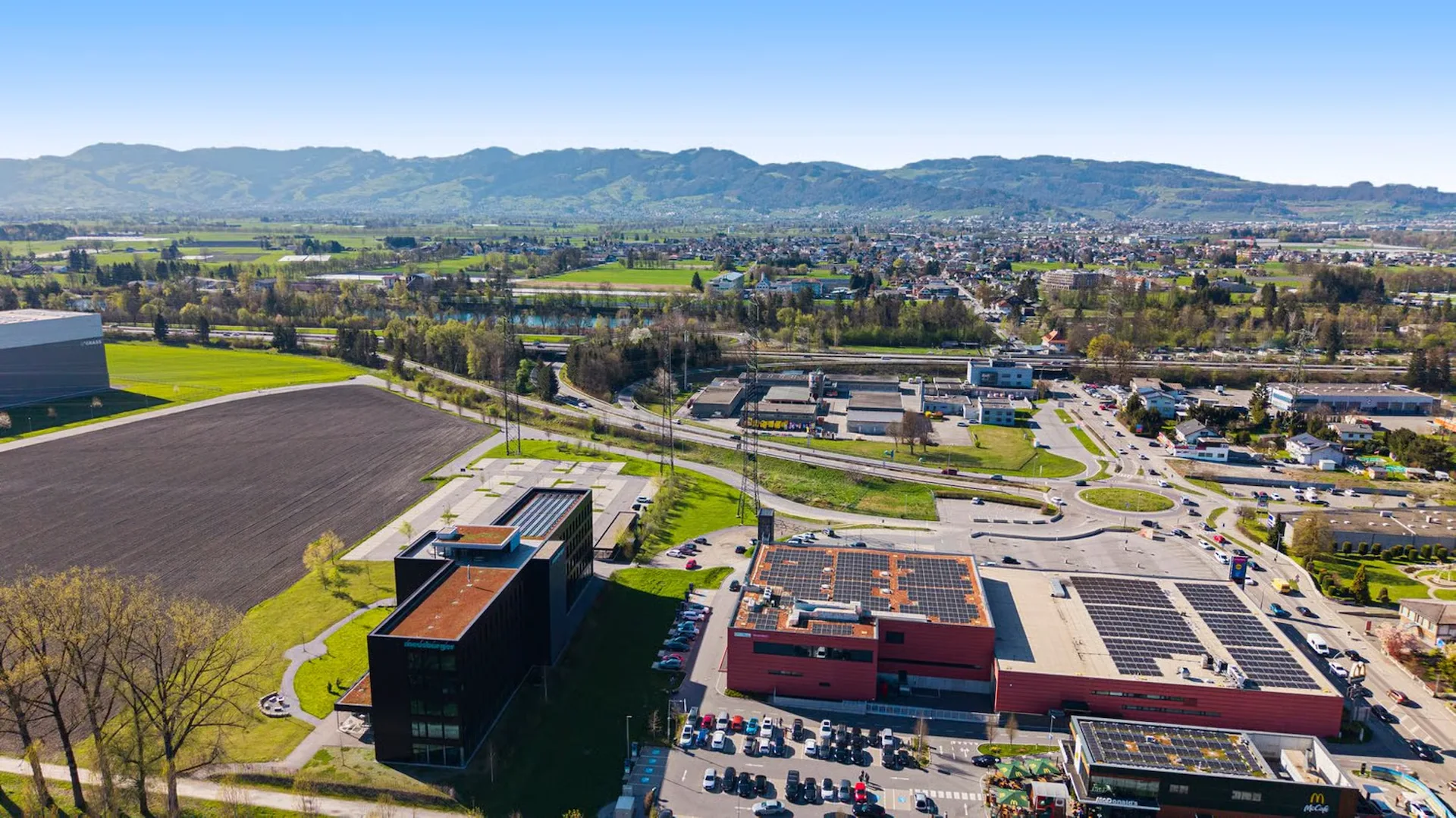 Moderne Büroräume direkt an der Grenze in Hohenems