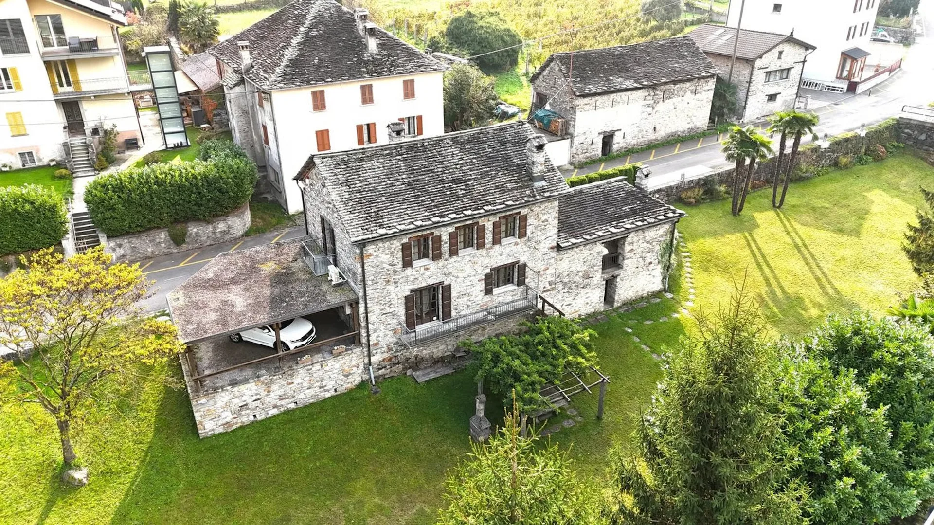 Malvaglia - Haus aus Stein mit großem bebaubarem Grundstück