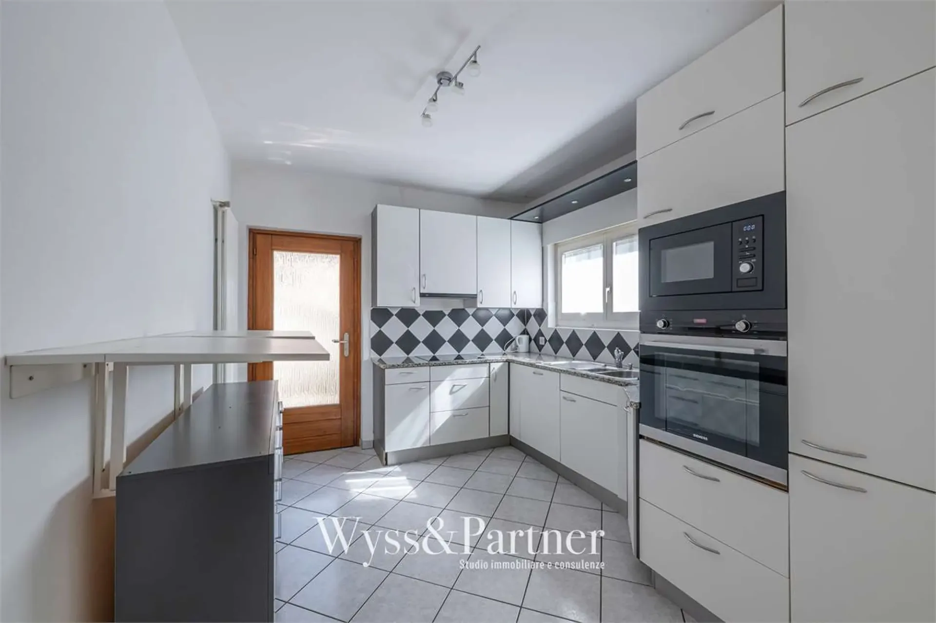 Magadino - Spacious duplex apartment just two steps from the lake!