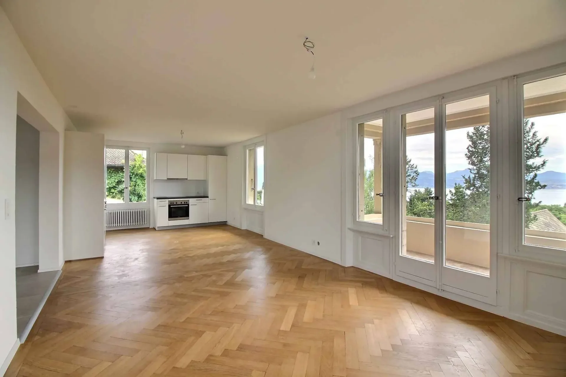 Schönes vollständig renoviertes Apartment mit atemberaubendem Blick auf den See