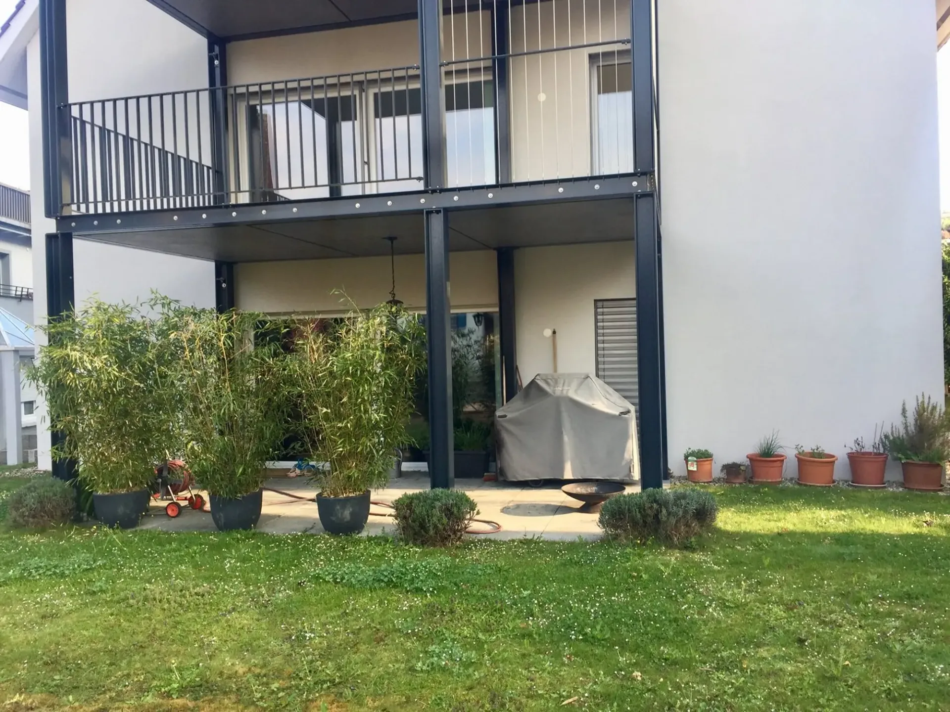 Schöne moderne Wohnung mit Garten im Zentrum von Magden