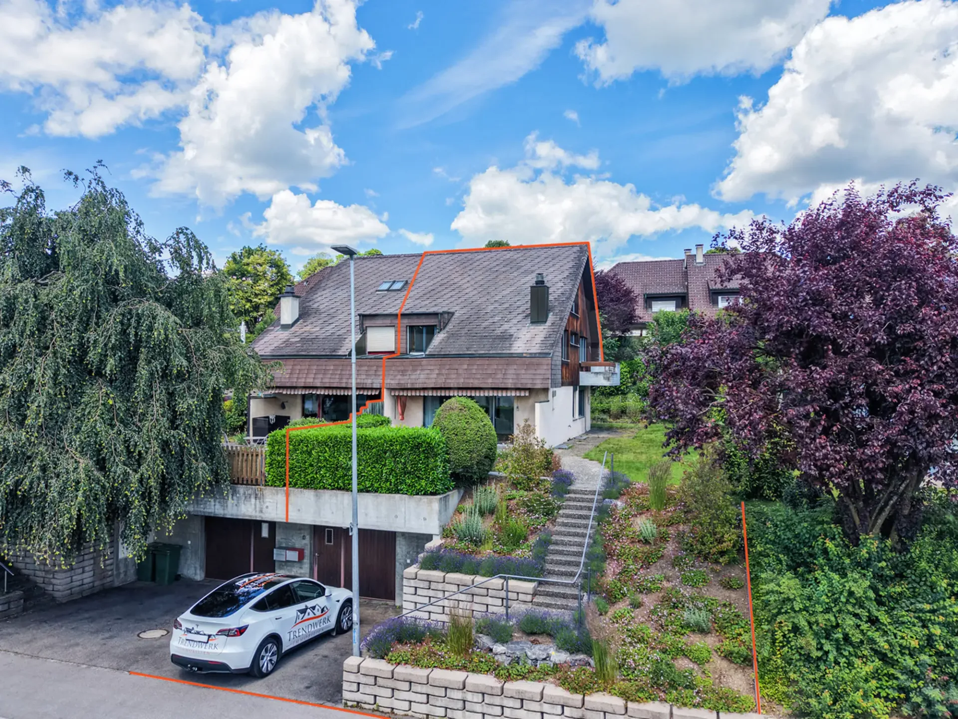 4-Zimmer-Doppeleinfamilienhaus mit sonnigem Garten und Garage in Worb