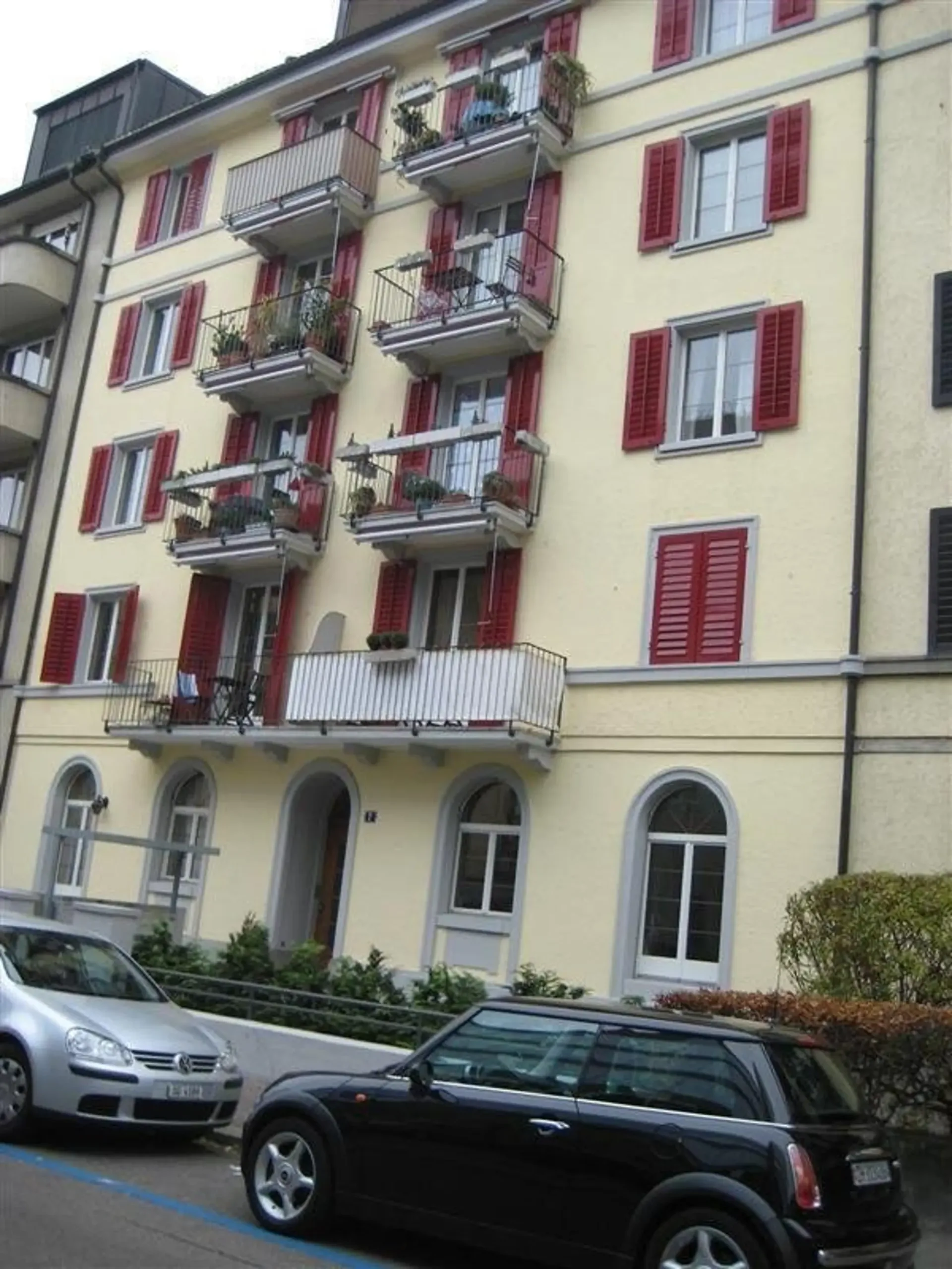 Moderne Dachwohnung mit Galerie im Zürcher Seefeld