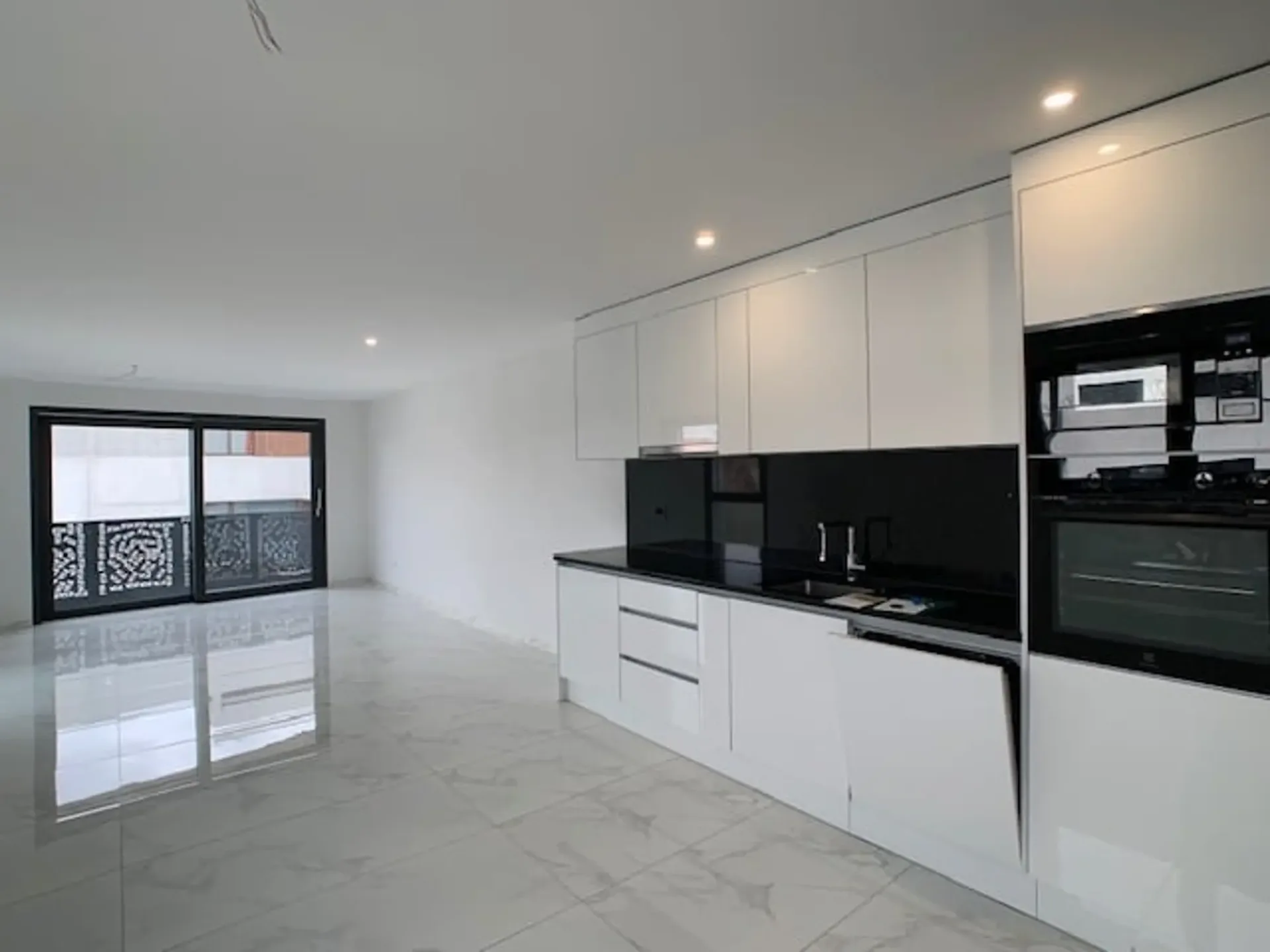 Grosszügige 2.5-Zi-Wohnung (60 m2) im 1. OG, mit Balkon
