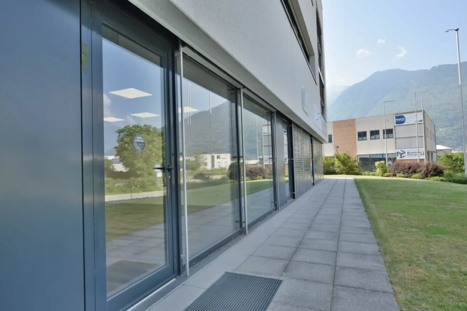 Affittasi spazio commerciale