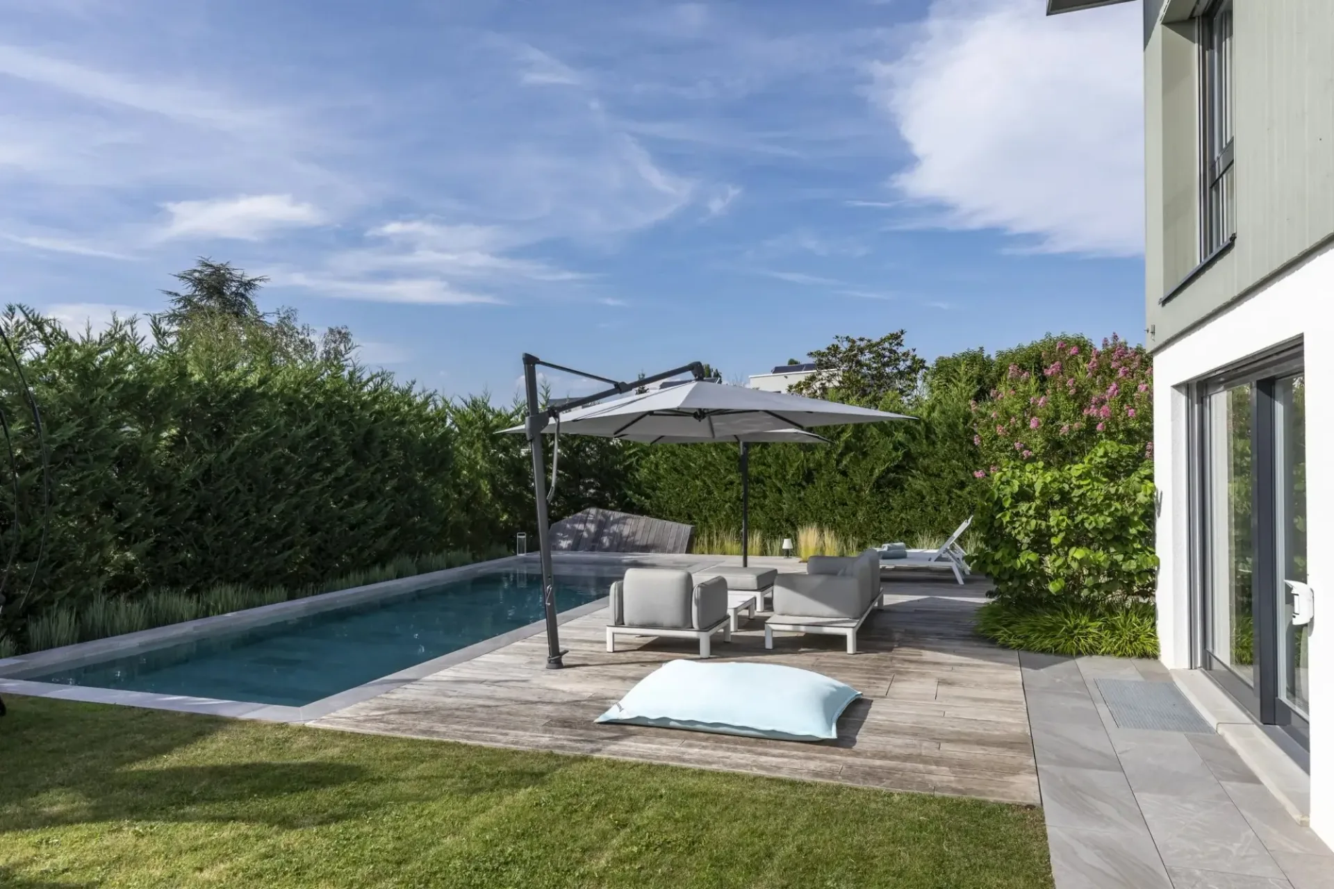Prächtige Villa mit Pool in Vésenaz
