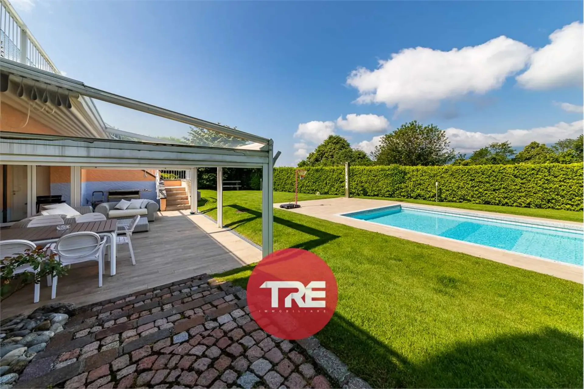 Große Villa mit Pool