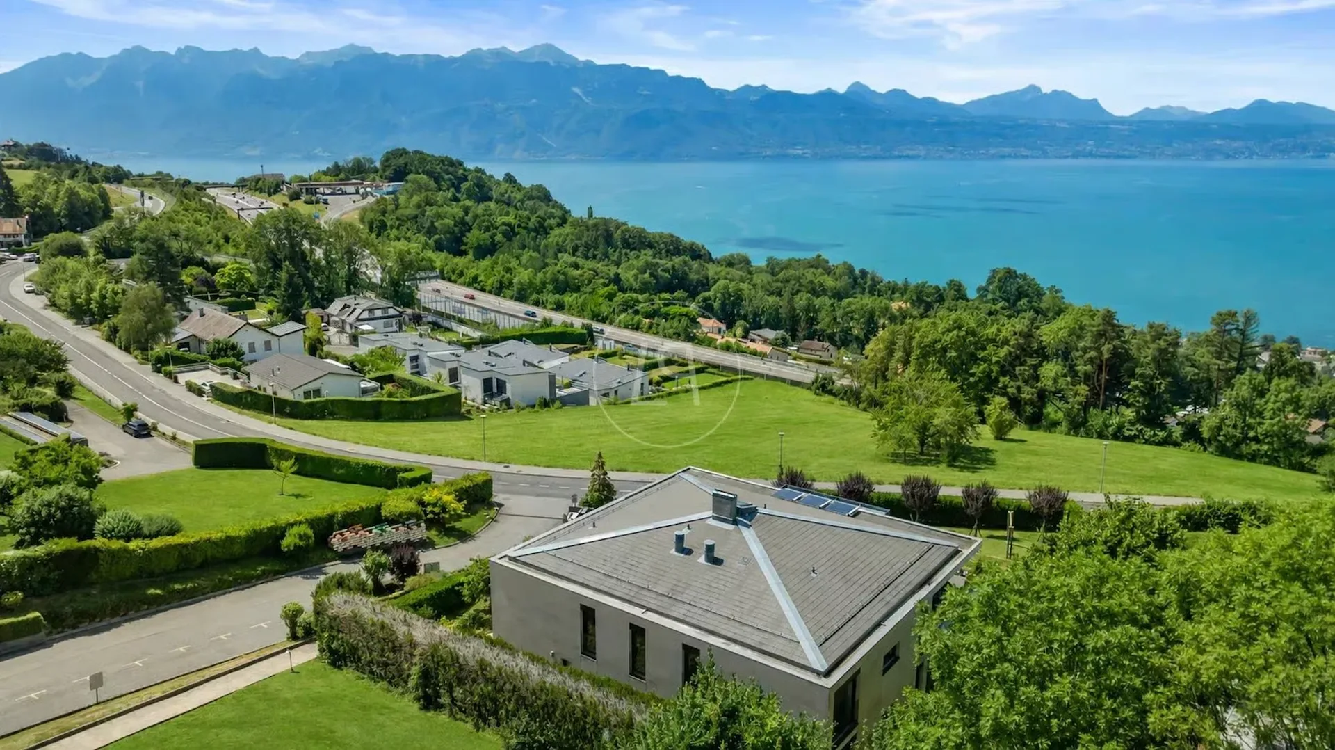 Magnifique appartement moderne avec vue panoramique au-dessus de Lutry