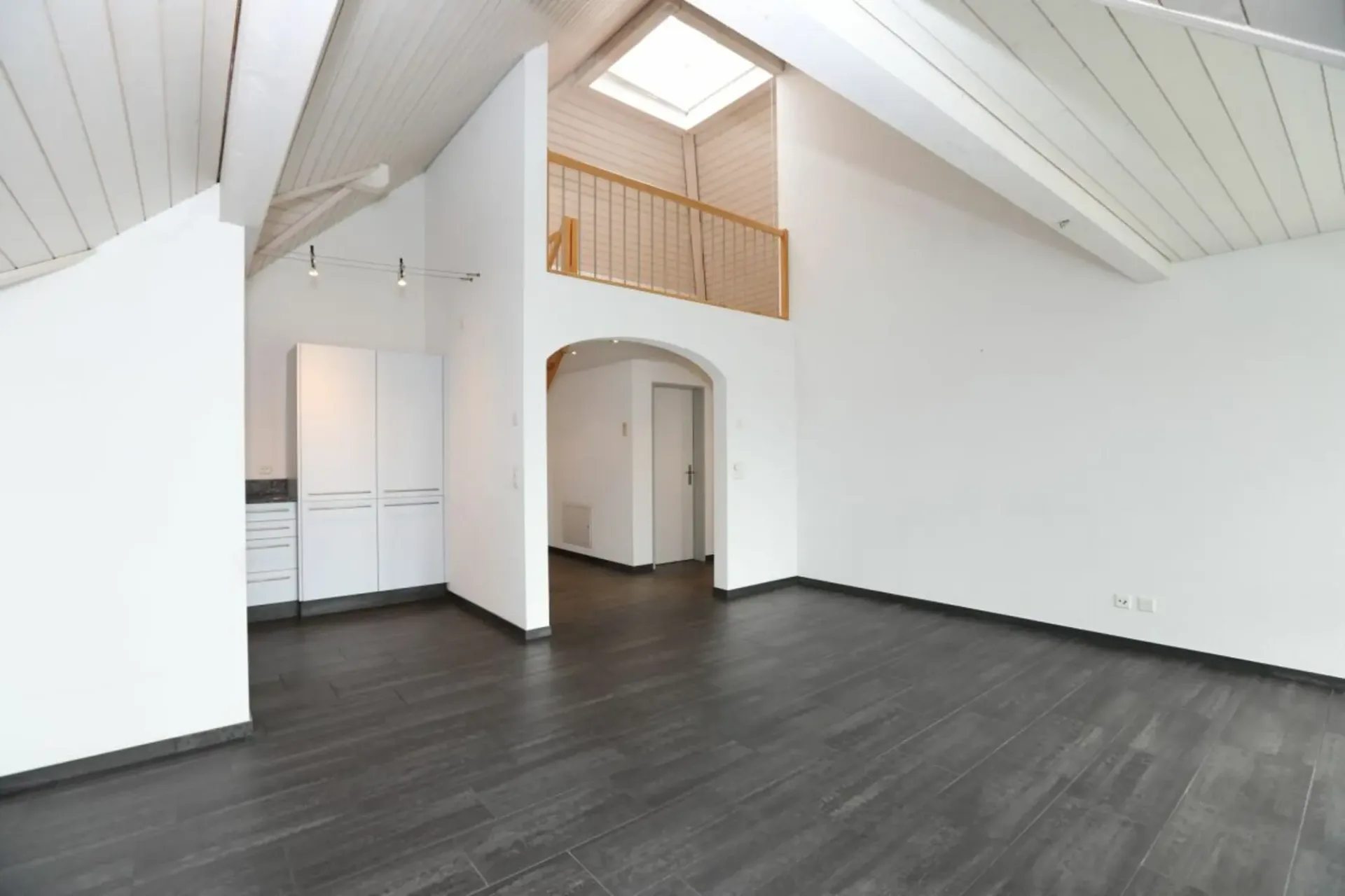 Dachwohnung mit Galerie direkt am Bahnhof
