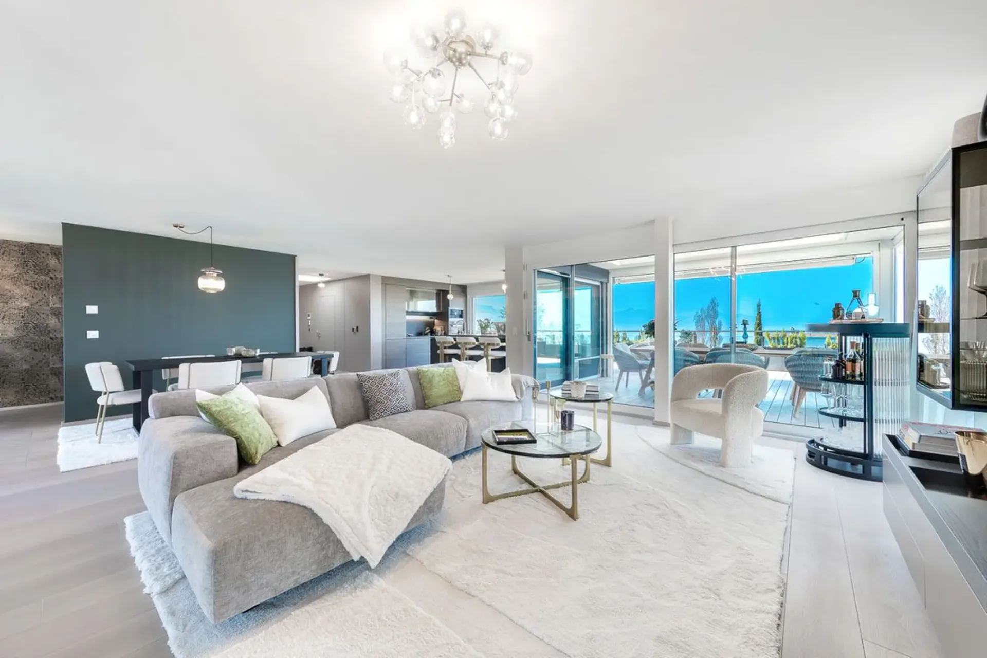 Prächtiges Attikapartment mit Panoramablick über den See und die Alpen