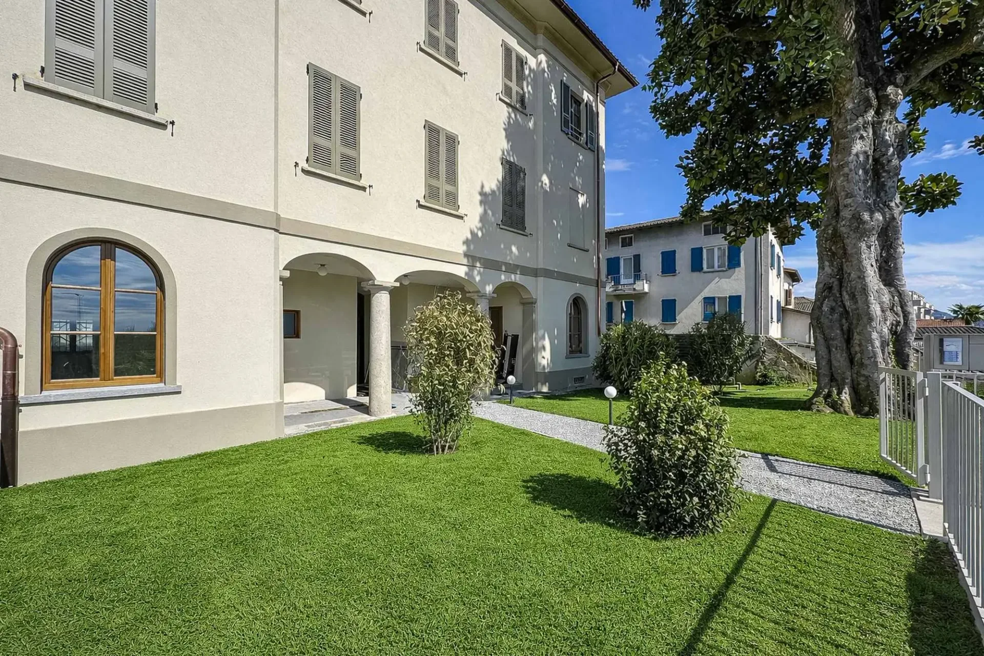 4,5 Lokale in einer wunderschönen, historischen Villa, die kürzlich renoviert wurde