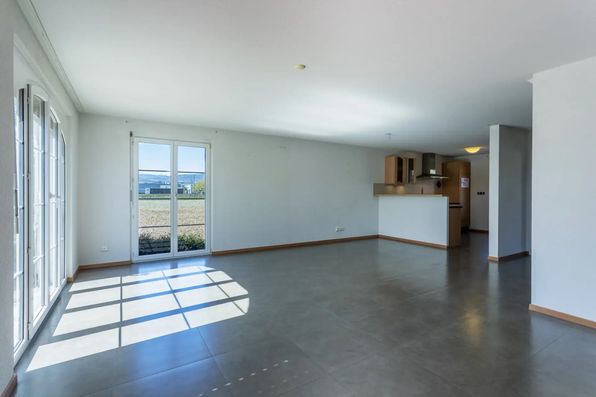 VILLA 5,5 ZIMMER IN CHAVORNAY VERFÜGBAR AB SOFORT !