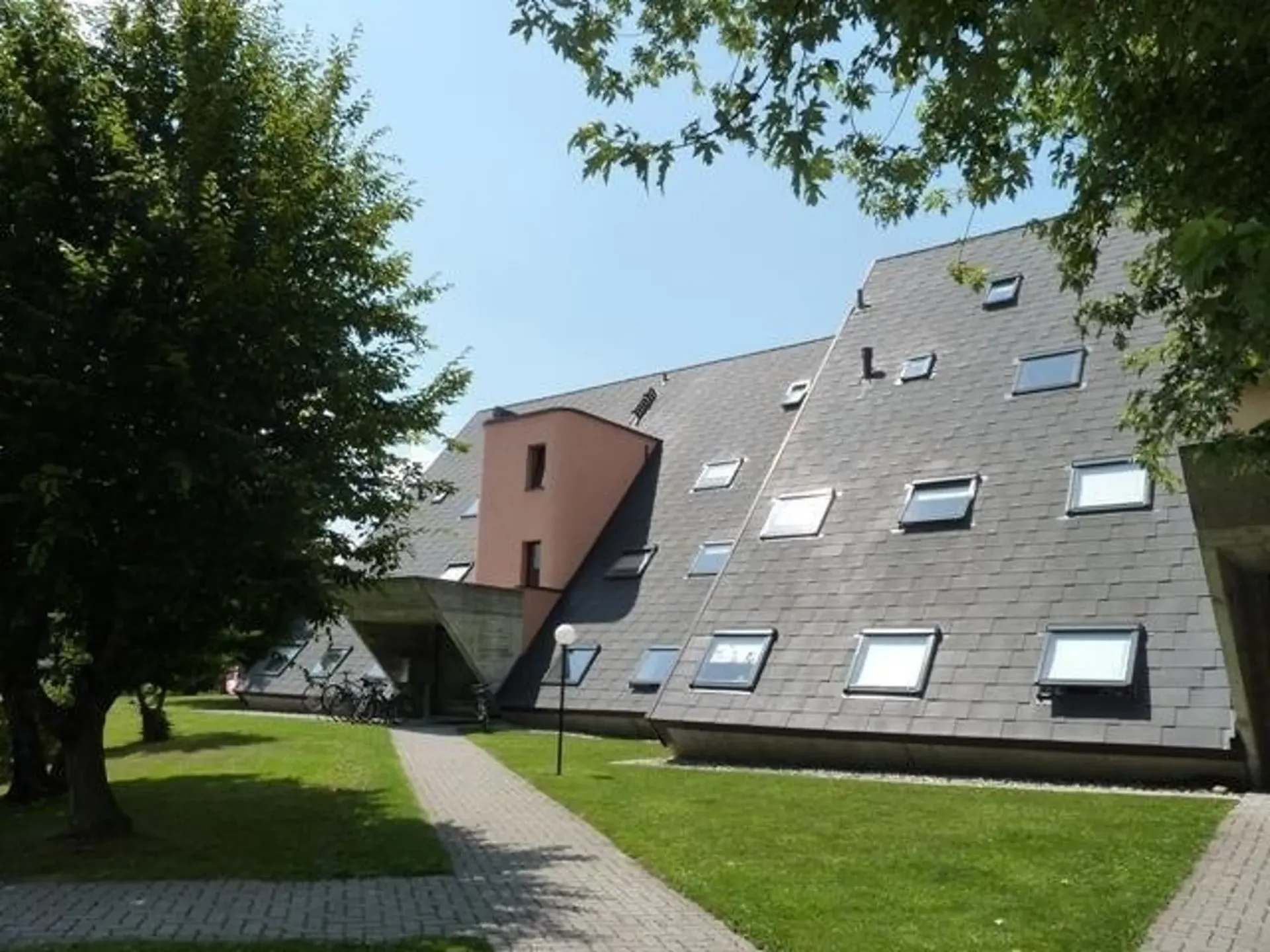 Moderne Wohnung mit speziellem Flair und Sitzplatz