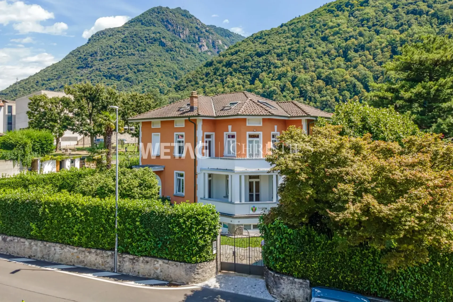Vollständig renovierte historische Villa mit grossem Garten in Arbedo zu verkaufen