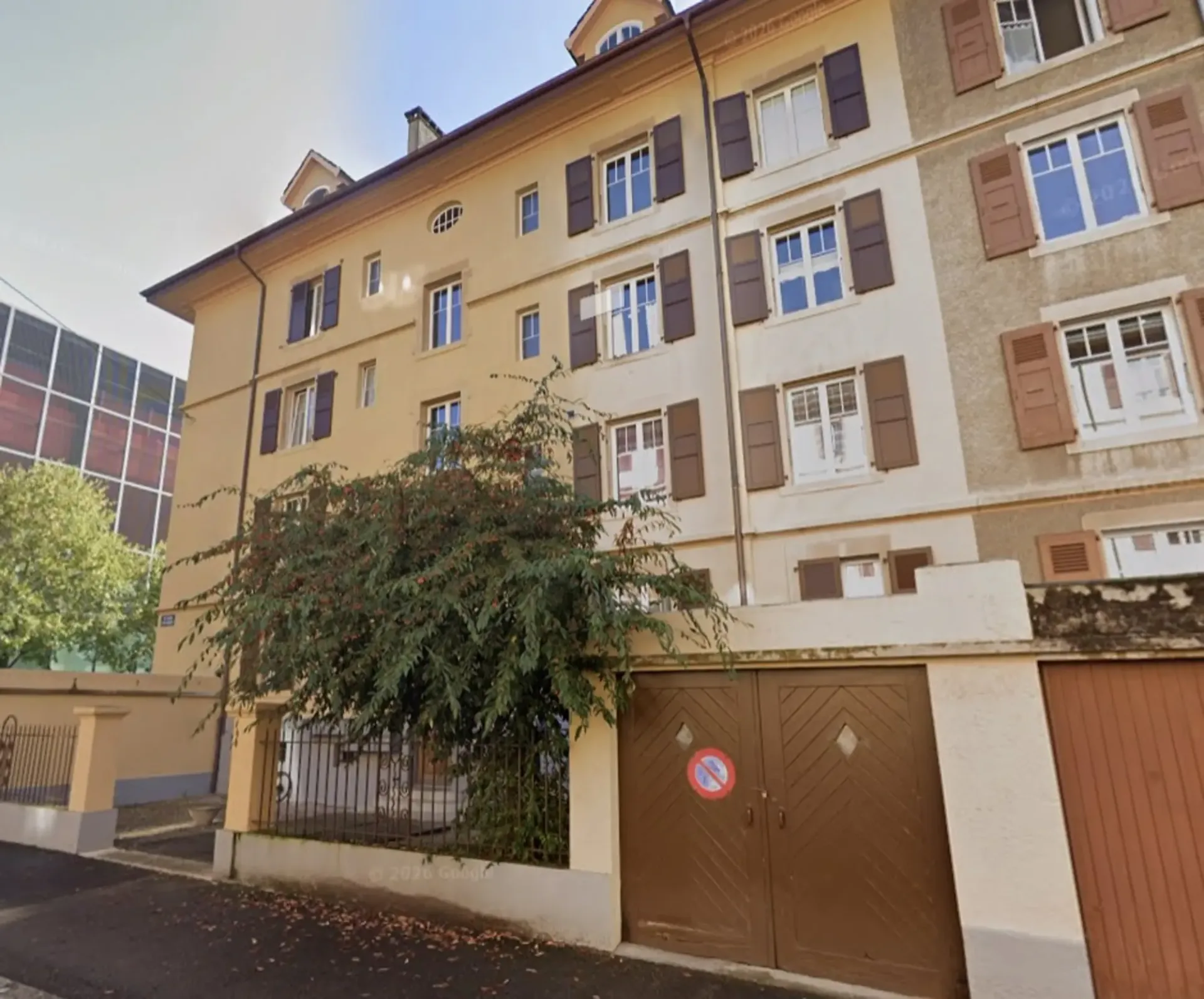 Helles 3.5-Zimmer-Wohnung mit Balkon in Neuchâtel nahe dem See mit Garten