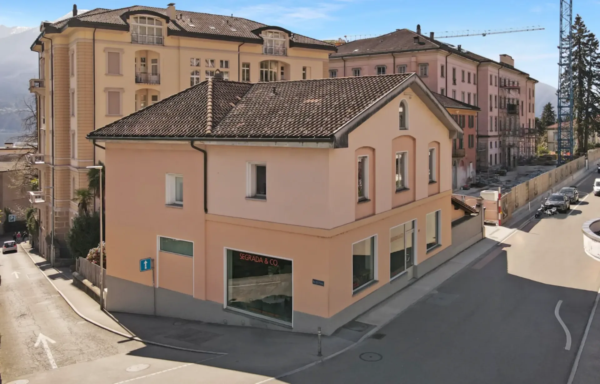 Locarno - Spazio commerciale con due appartamenti / Gewerbefläche mit zwei Wohnungen