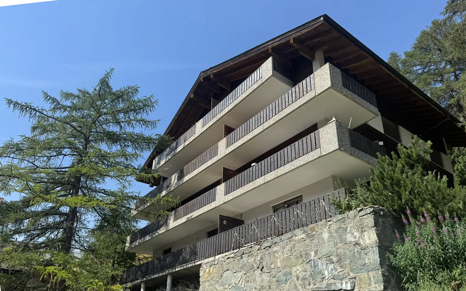 Helle 4.5 Zimmerwohnung mit schöne Blick auf das Dorf