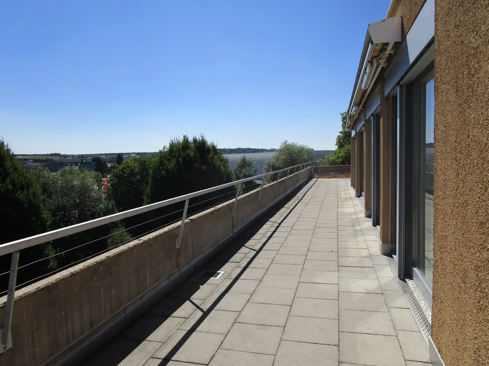 Appartement en attique 5.5 pièces avec terrasse et vue panoramique à Oftringen