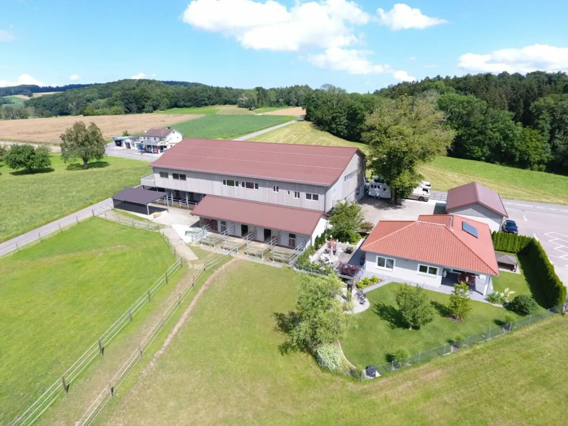 Top Angebot! Reitsportimmobilie mit Haus und Reithalle