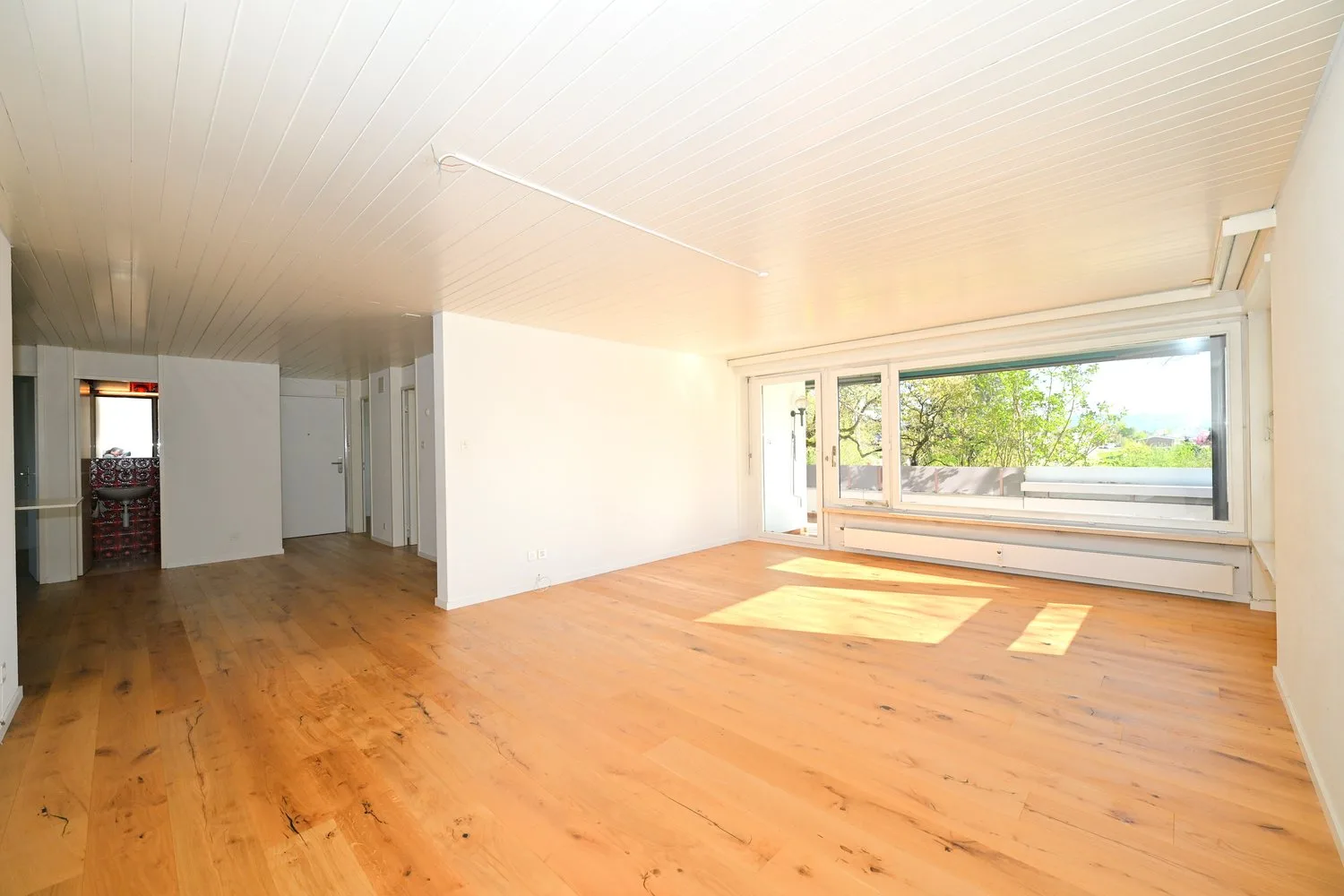 Grosszügige und ruhig gelegene 5-Zimmer-Wohnung mit Garage an exklusiver Lage auf dem Bruderholz