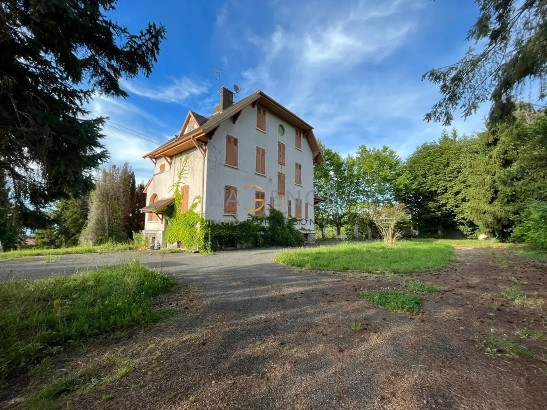 Prächtiges Herrenhaus auf 6500M² !