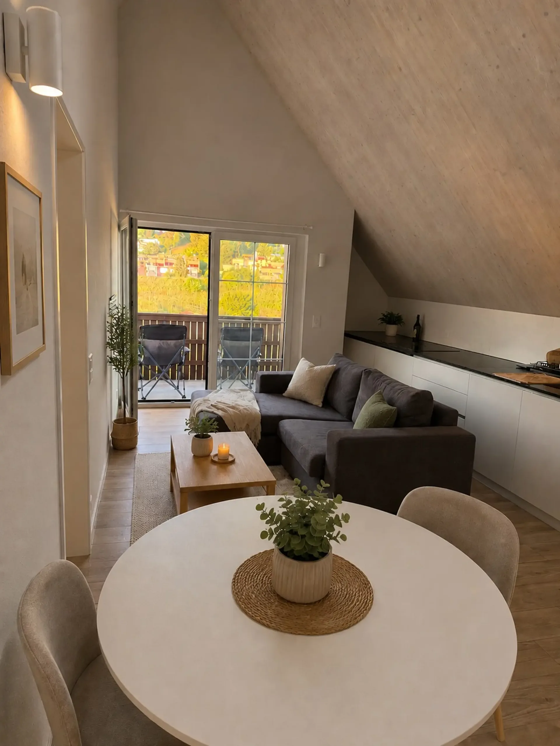 Helle Dachwohnung mit grossem Balkon und moderner Ausstattung