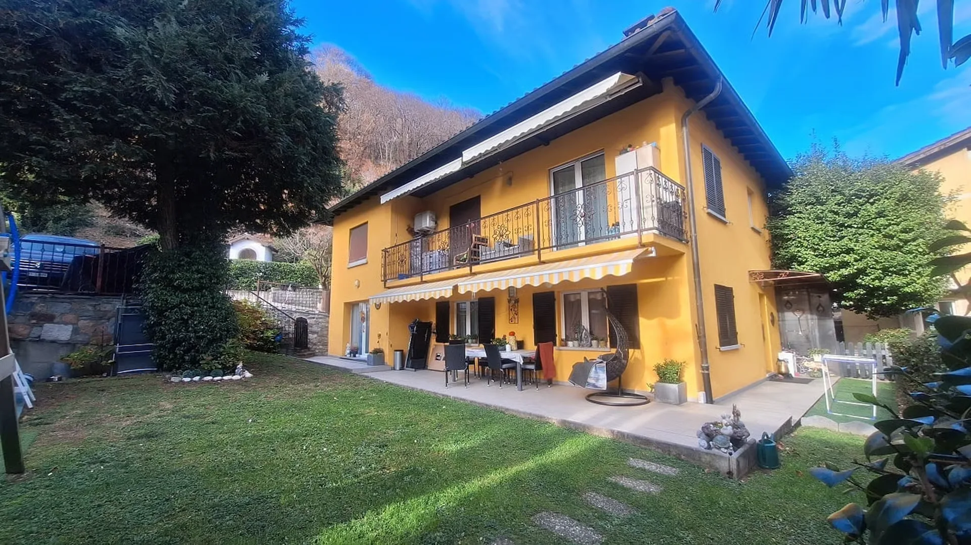 Maison indépendante ensoleillée, spacieuse, avec deux appartements, 3,5 pièces, terrasse, jardin