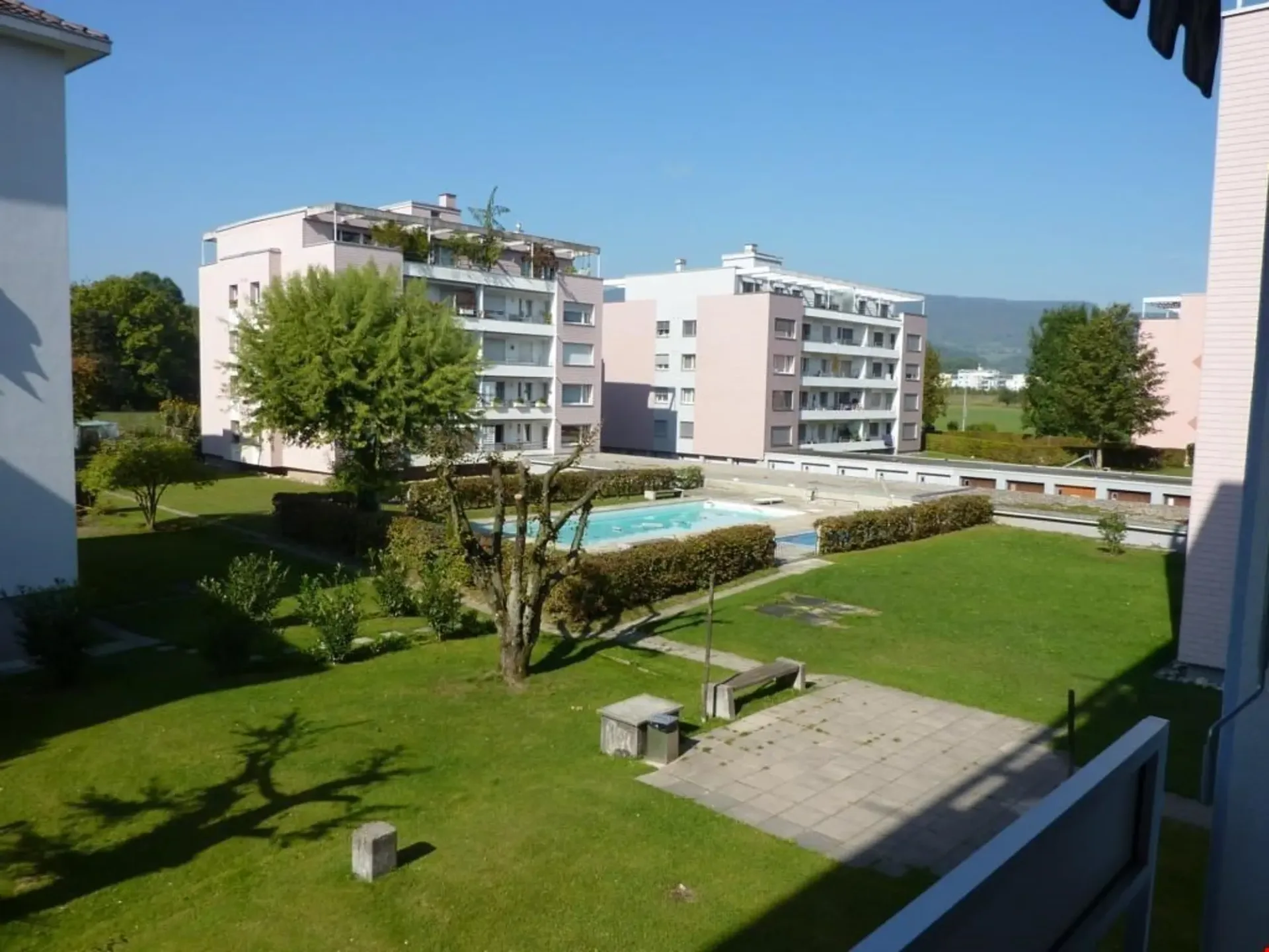 renovierte 4.5-Zimmerwohnung an ruhiger Lage mit Aussen-Pool