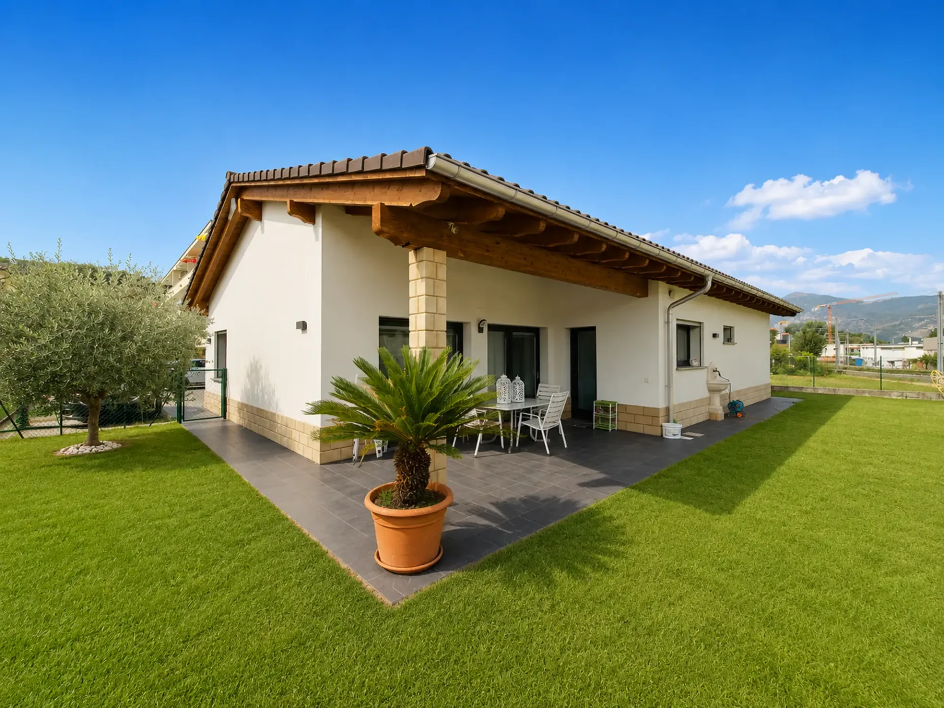 Moderne 6.5-Zimmer-Villa mit großem Garten in Stabio