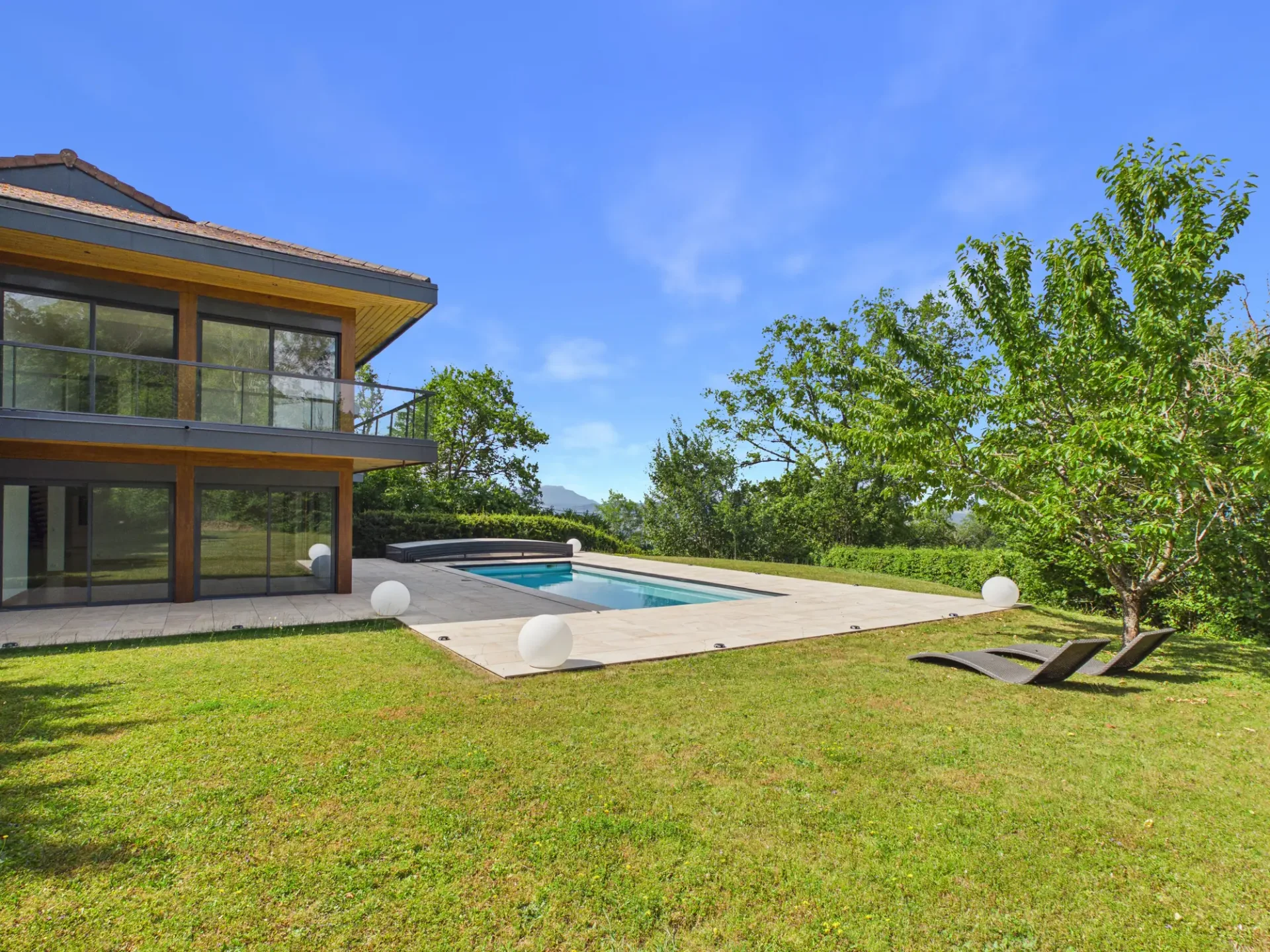 LUCINGES - Casa contemporanea di architetto con 7 locali e piscina