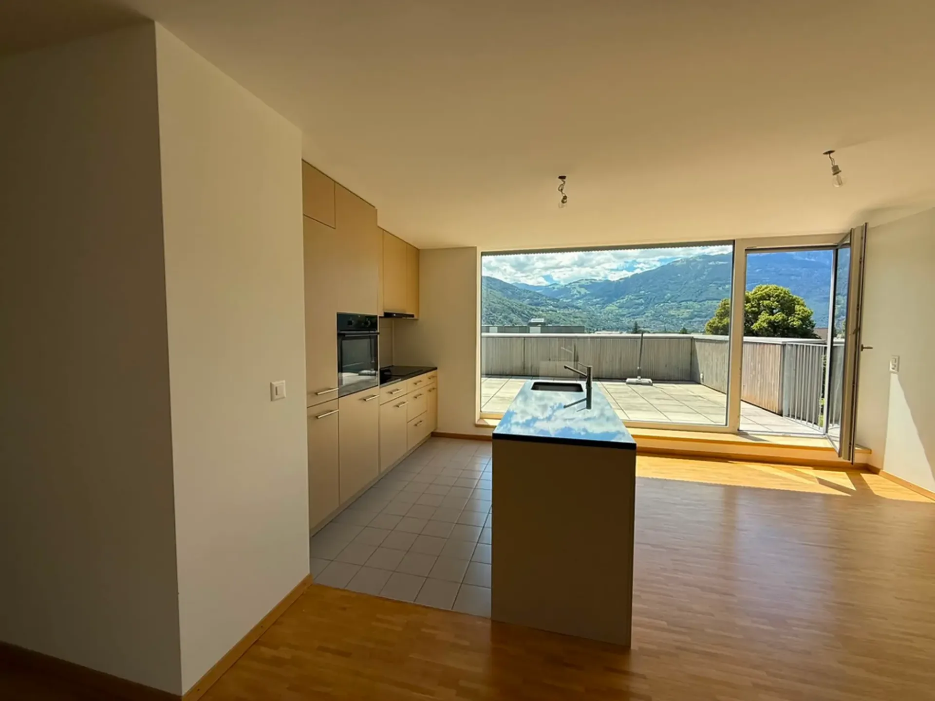 BEX - Dachgeschoss 3.5 Zimmer mit großer Terrasse