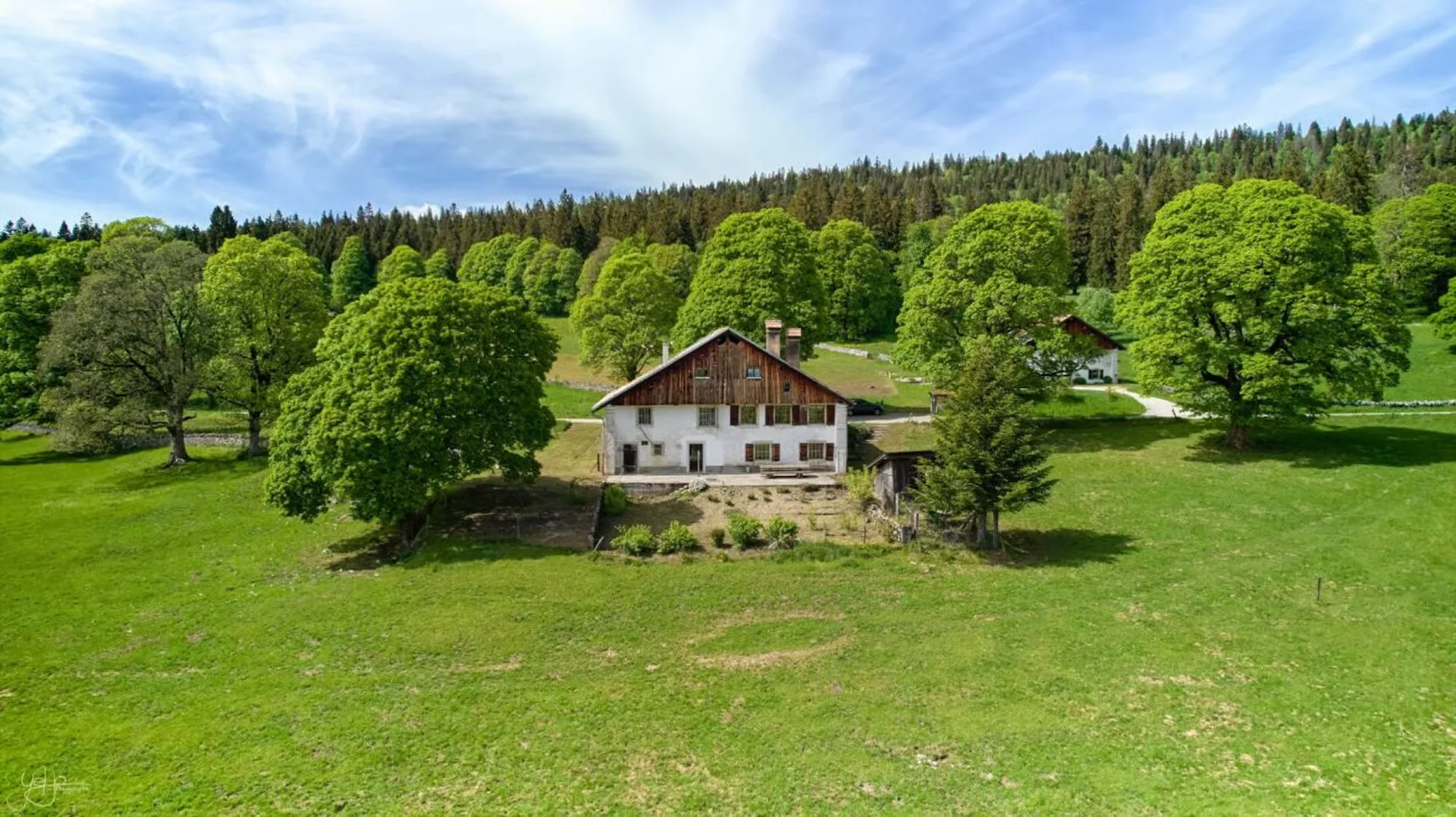 RESERVE - Ancienne ferme à rénover au coeur de la verdure