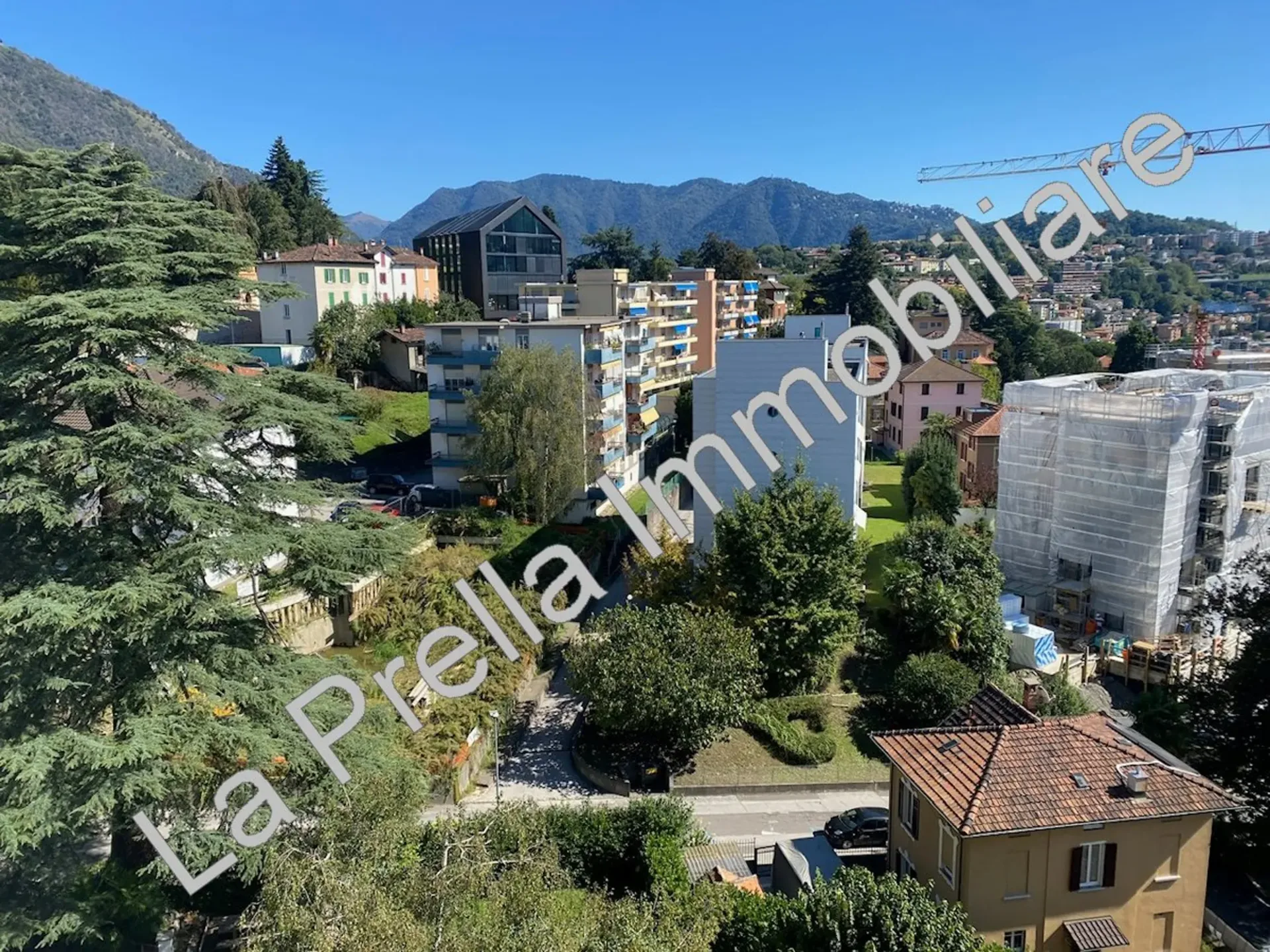 Helles 3.5-Zimmer-Apartment mit Balkon und Panoramablick in Vacallo