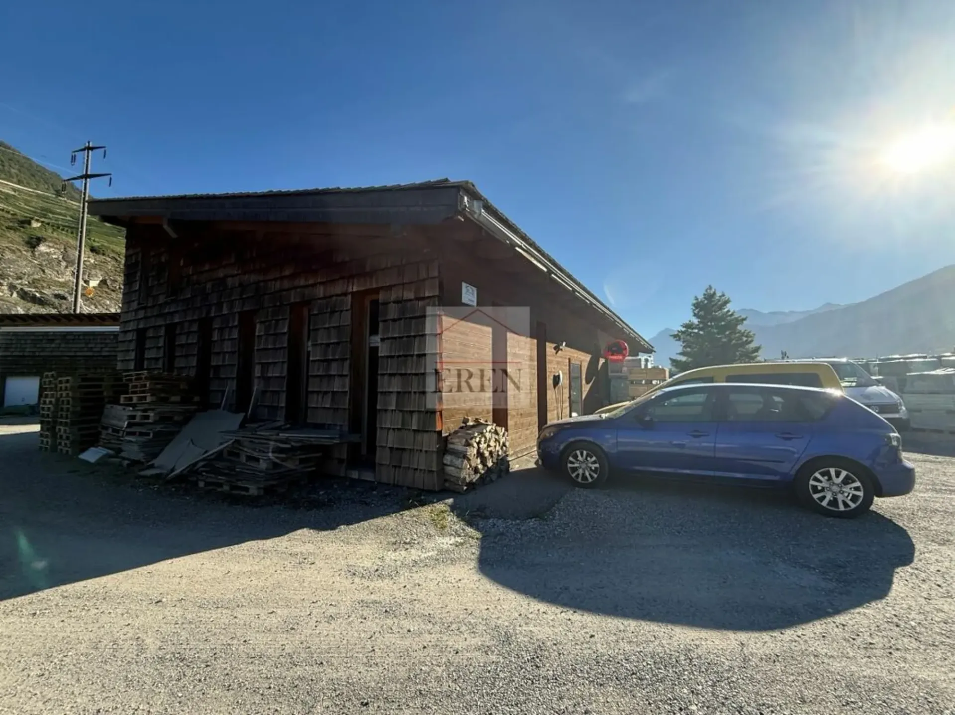 Magazzino industriale + annesso in vendita a Saint-Léonard