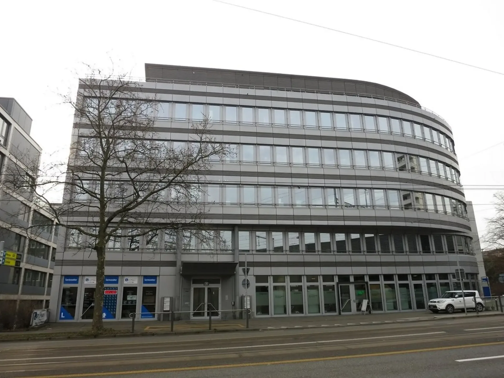 Einstellplatz zu vermieten unmittelbar beim Bahnhof Oerlikon