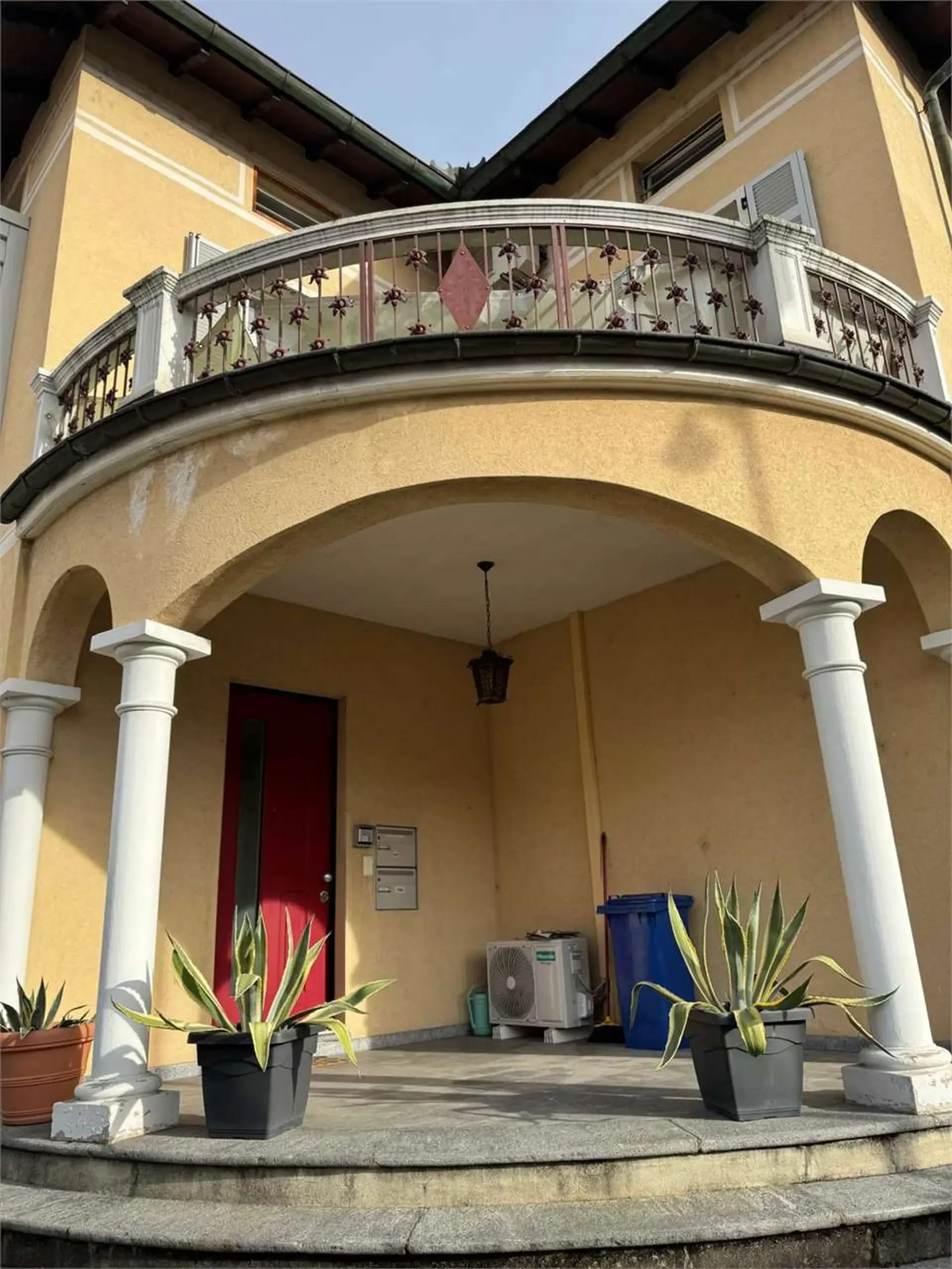 Prestigöse Villa mit Garten in Chiasso nahe dem Stadtzentrum