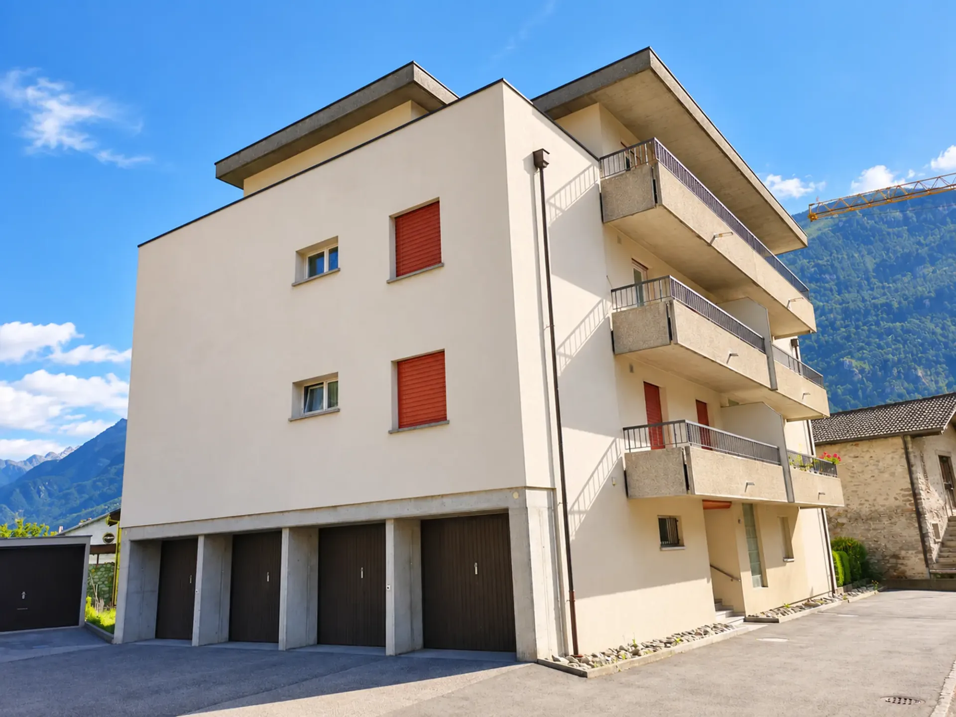 Beautiful and large 4-room apartment for rent